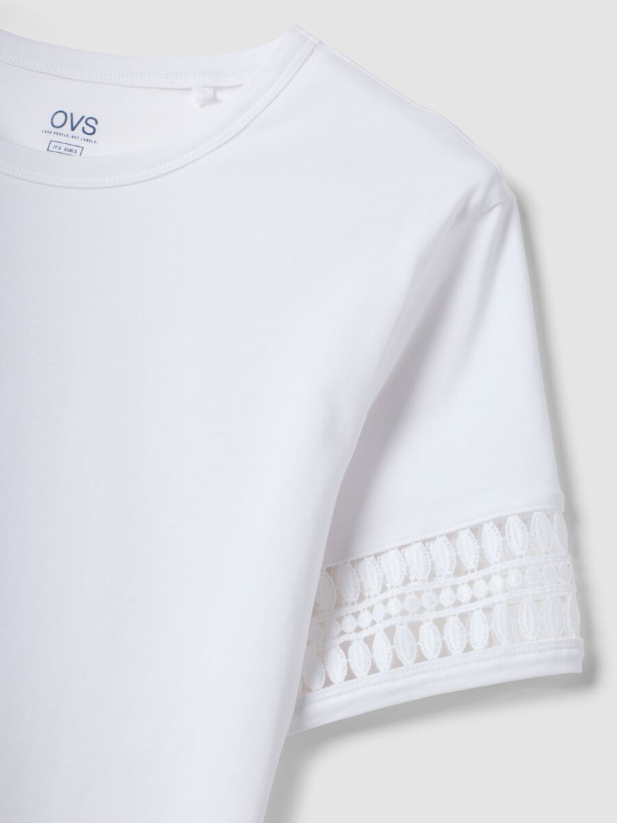 T-shirt bianca in puro cotone con maniche in pizzo_5