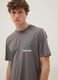 T-shirt grigia con stampa One Piece in puro cotone relaxed fit_3