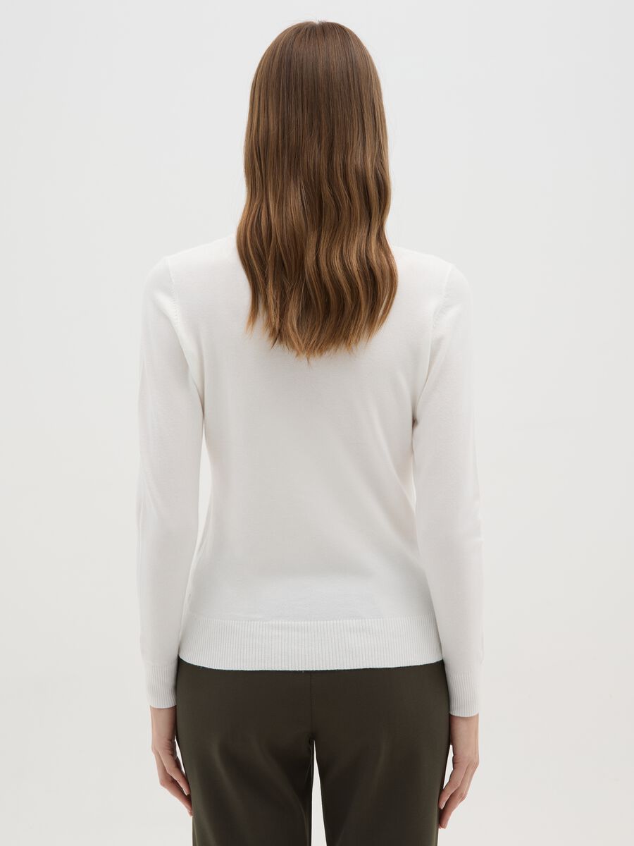 Maglia girocollo bianca con maniche lunghe_2