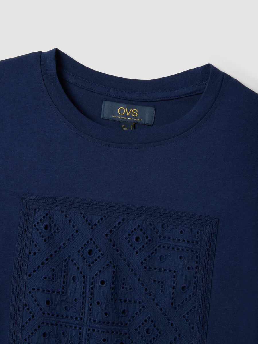 Blue regular-fit pure cotton T-shirt with perforated detail_5