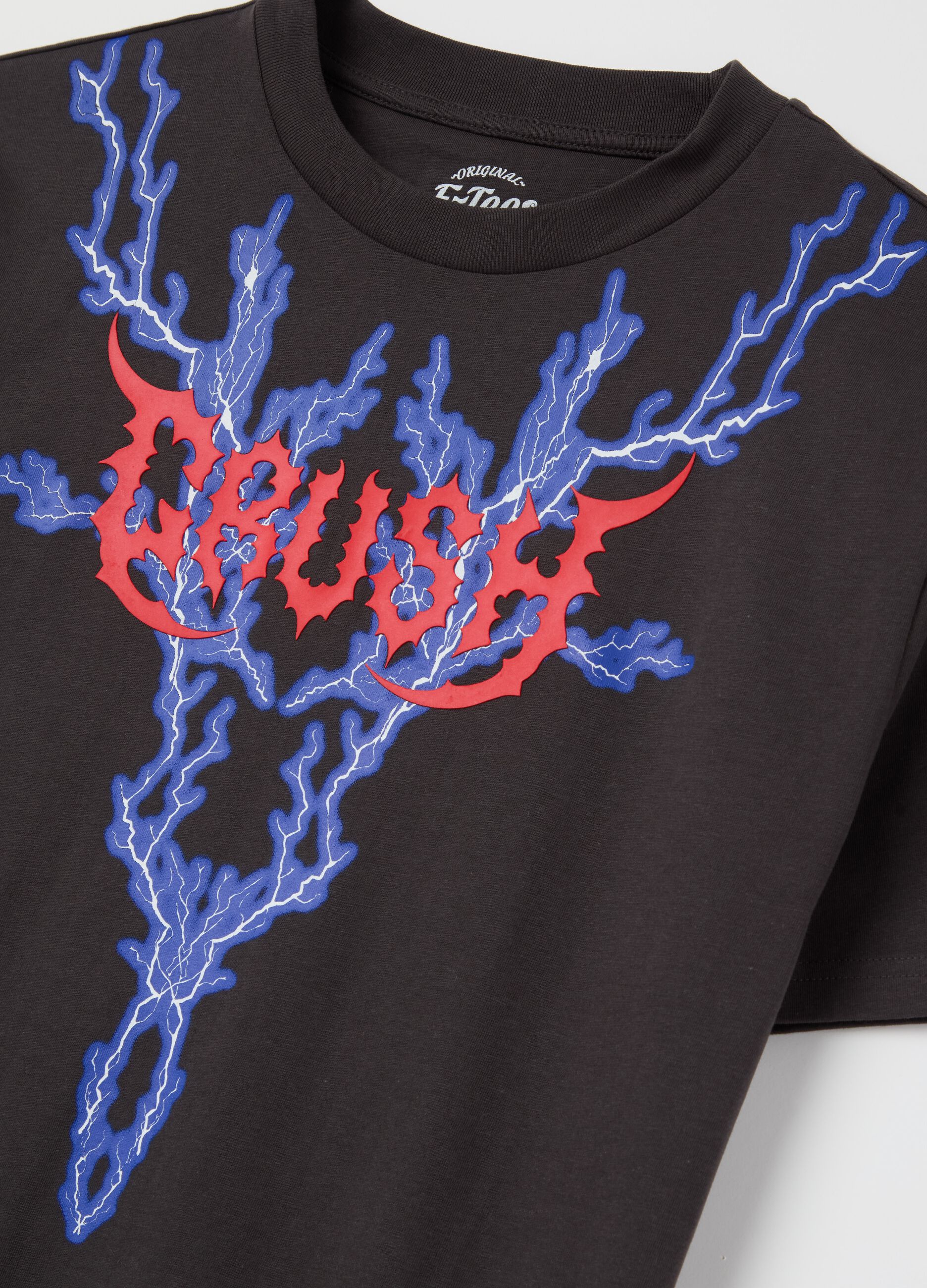 Black short-sleeved T-shirt with lightning print
