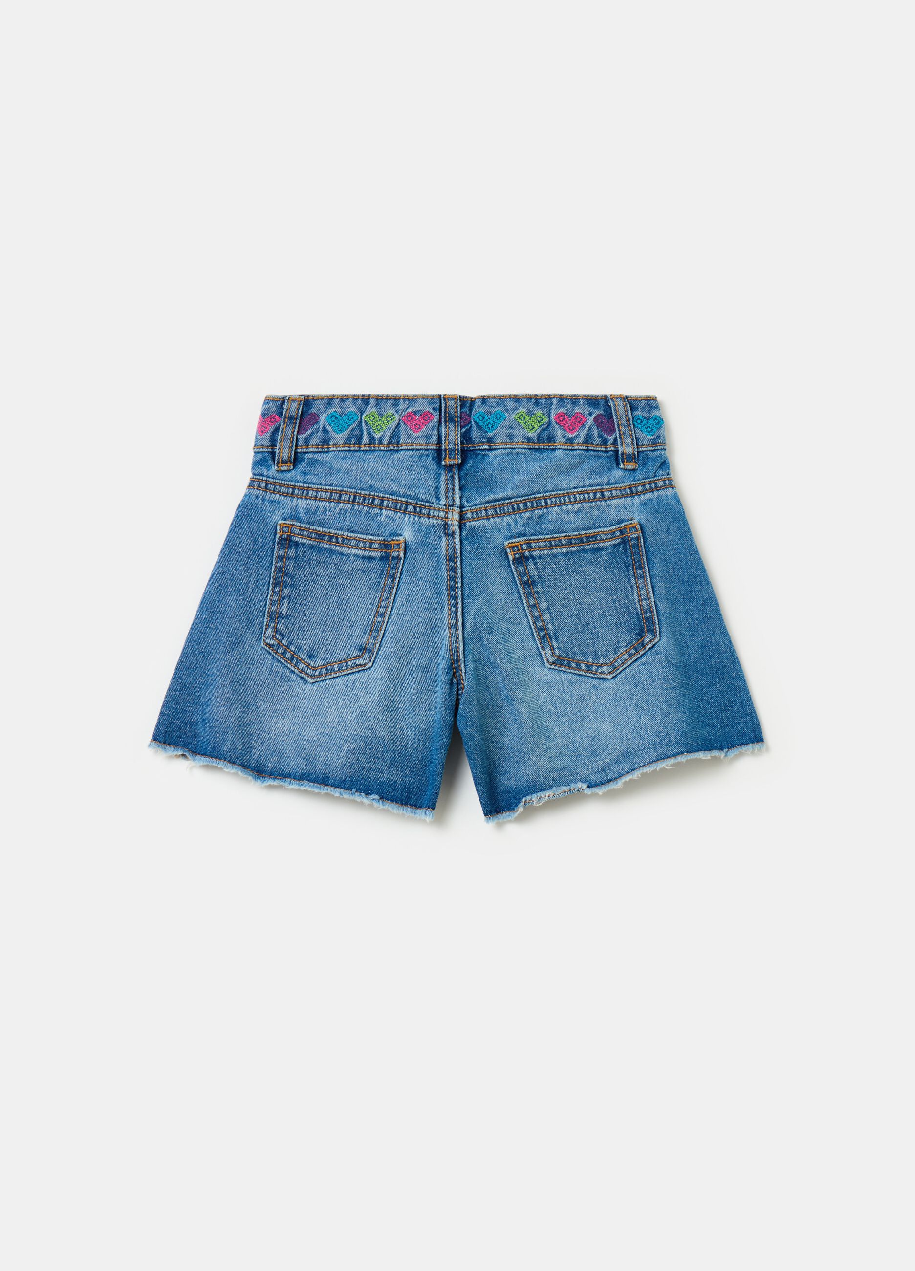 Shorts in denim con ricamo cuori