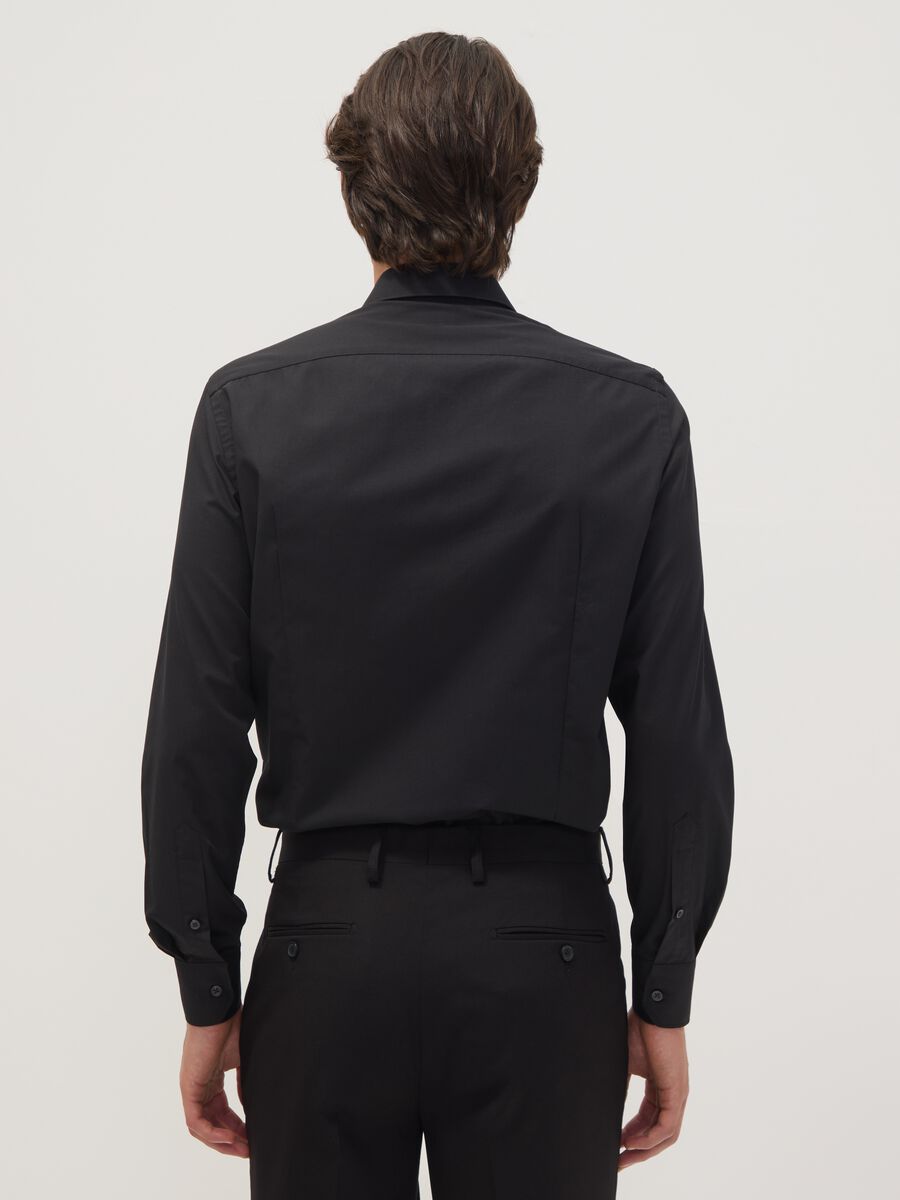 Black slim-fit shirt with classic collar, easy iron_3