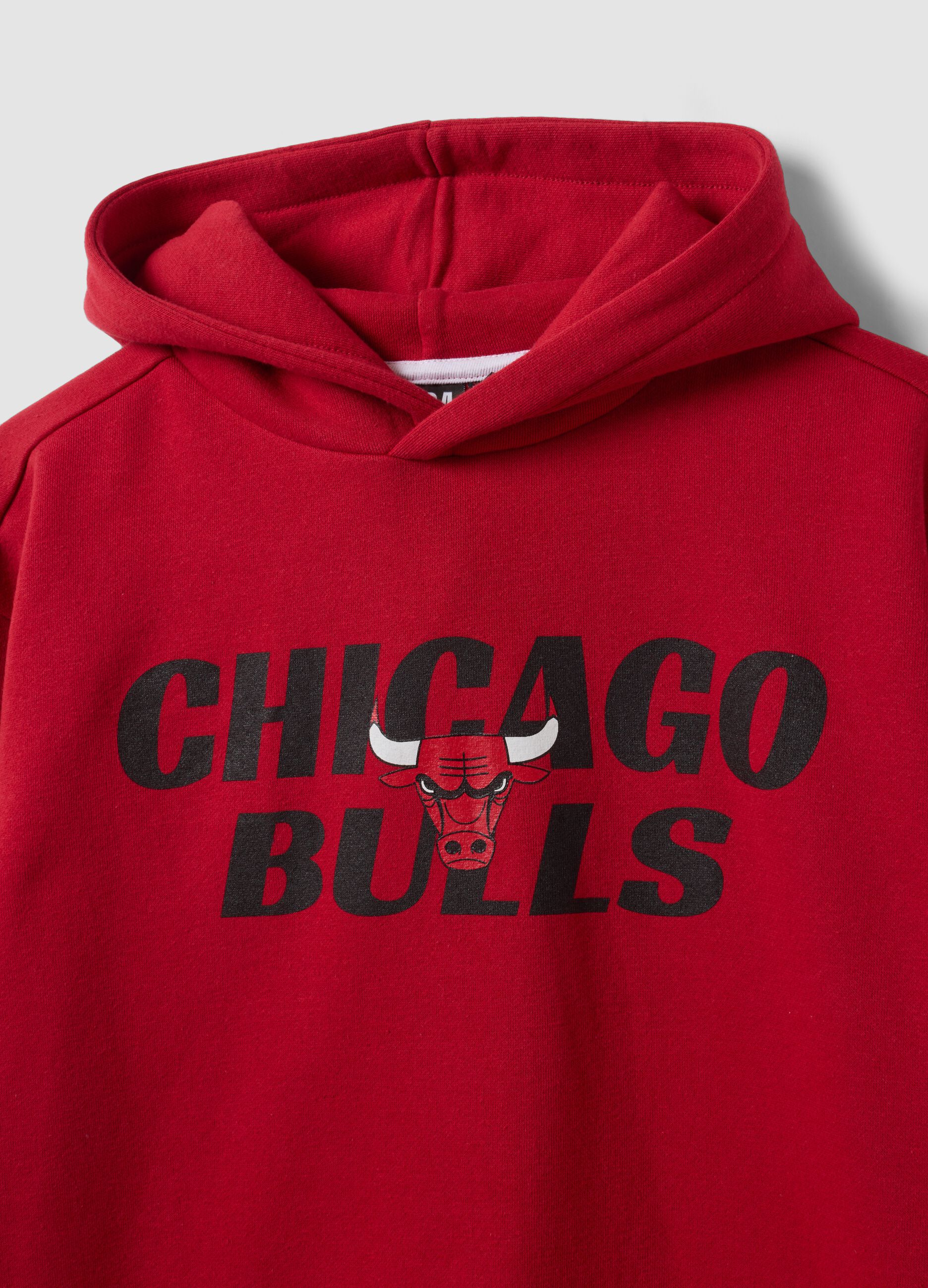 Red cotton-blend hoodie with Chicago Bulls logo for boys