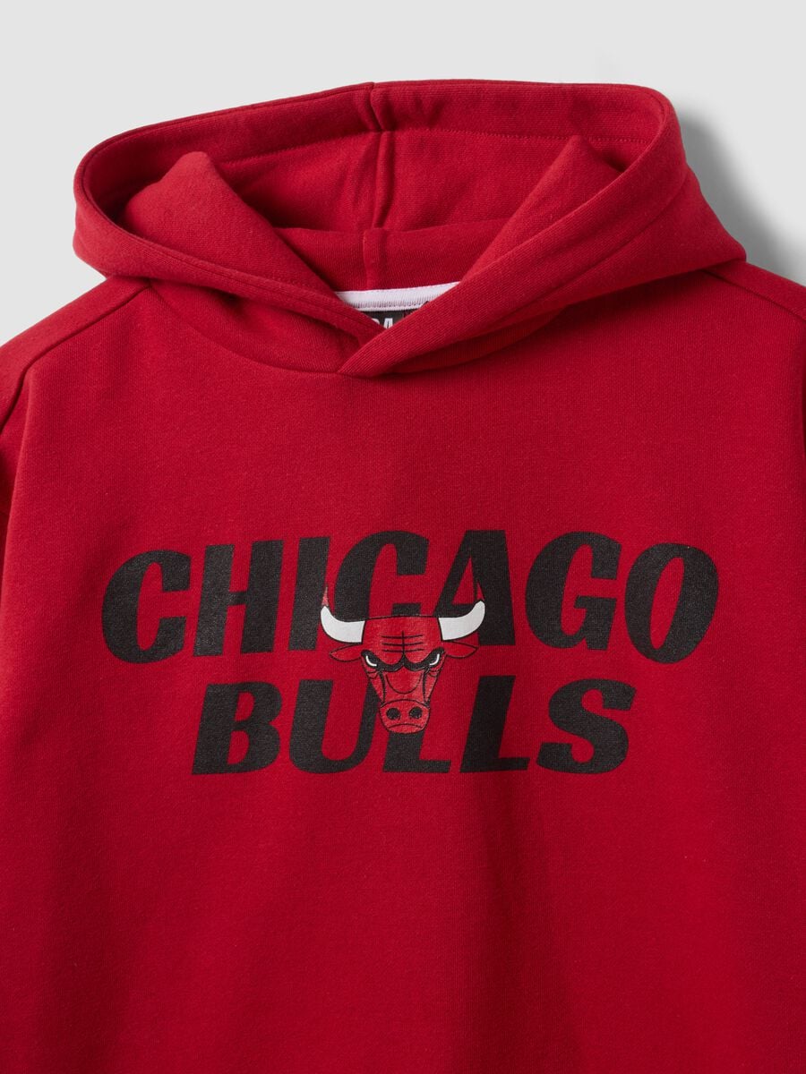 Red cotton-blend hoodie with Chicago Bulls logo for boys_2