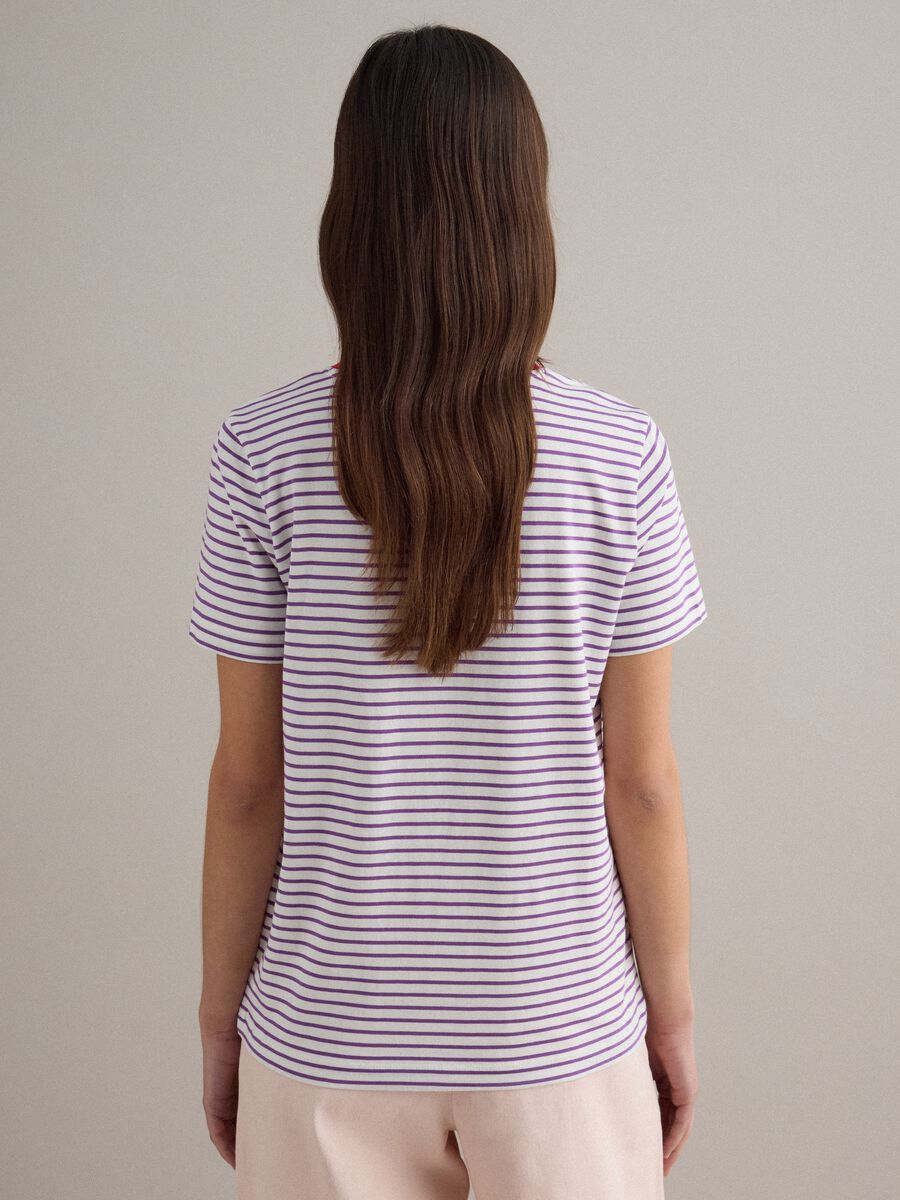 T-shirt verde a bianca in puro cotone regular fit_3