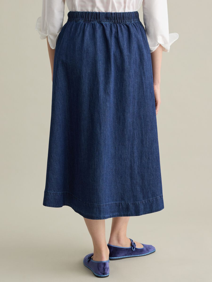 Long blue skirt in denim_2