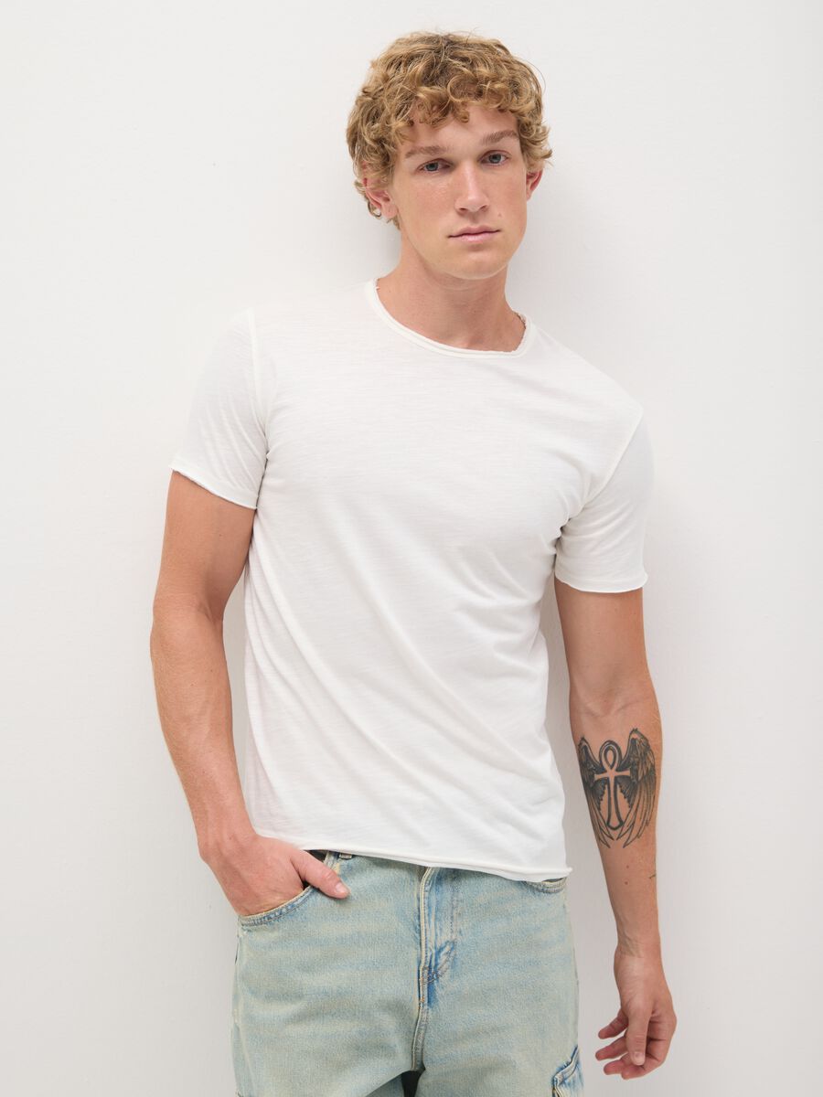 Cotton T-shirt with round neck_0