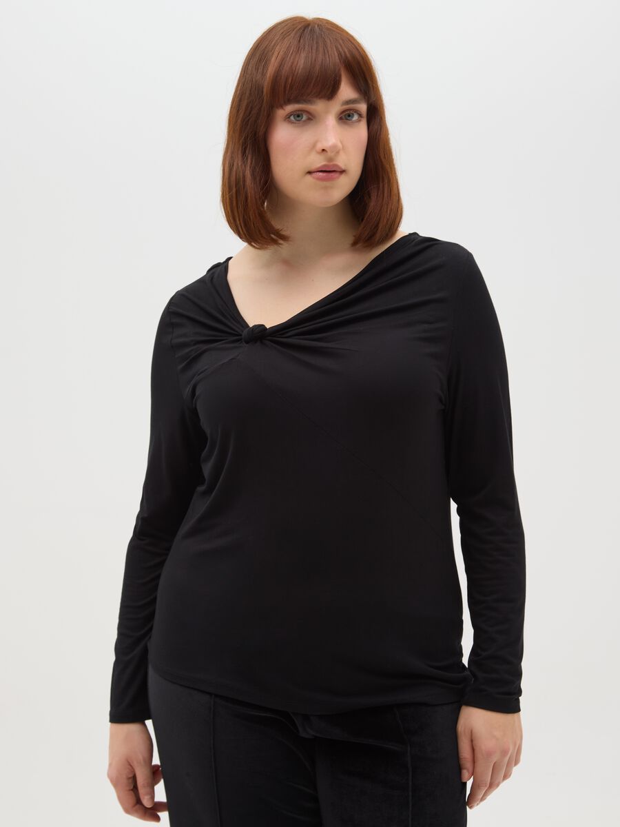 Maglia nera regular fit con scollo a V_0