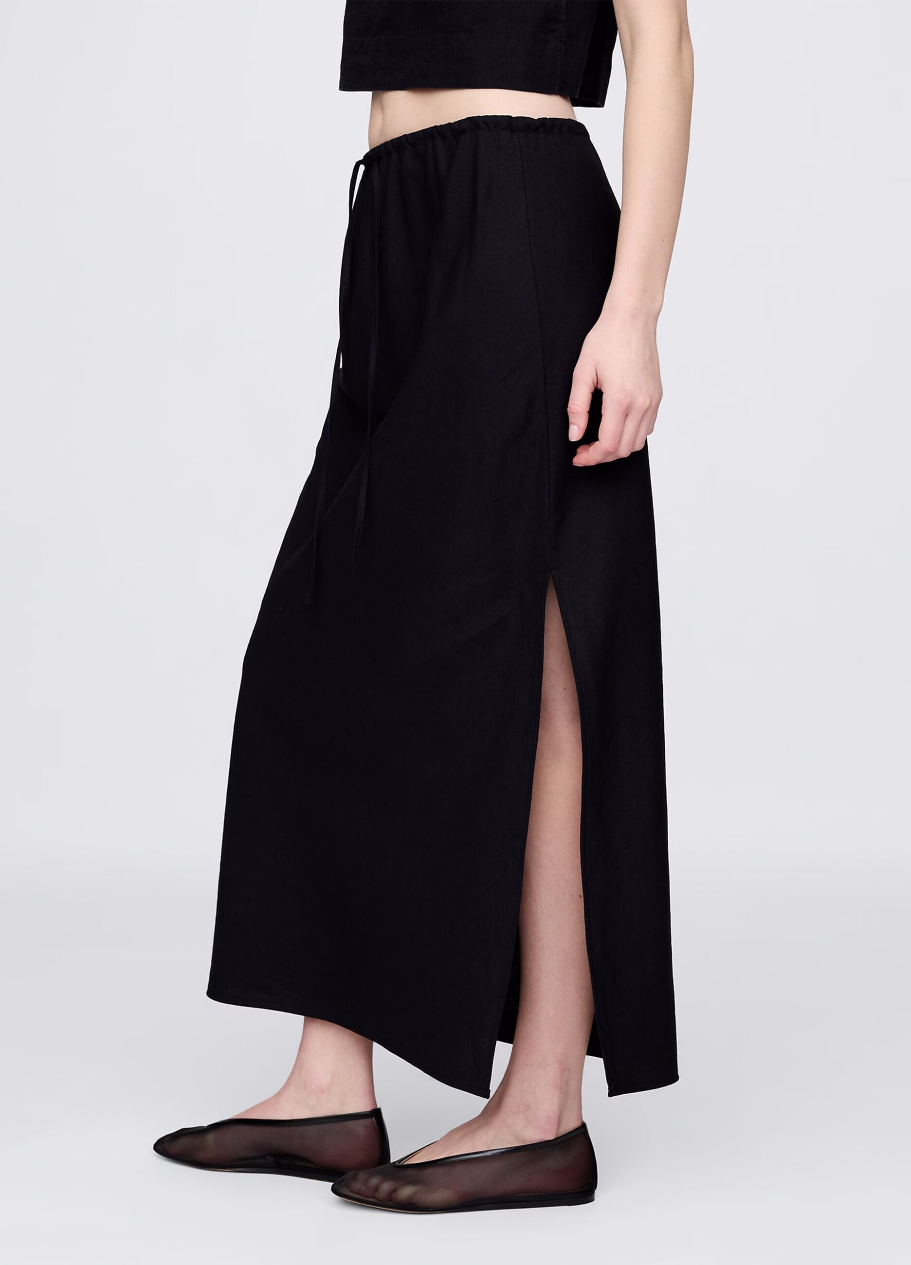 Long black skirt in linen and viscose