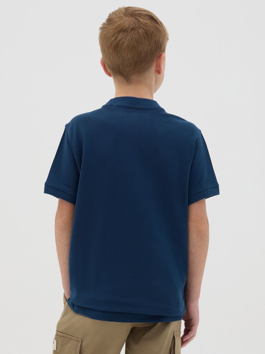 Boys’ blue polo shirt in 100% cotton with regular fit_2