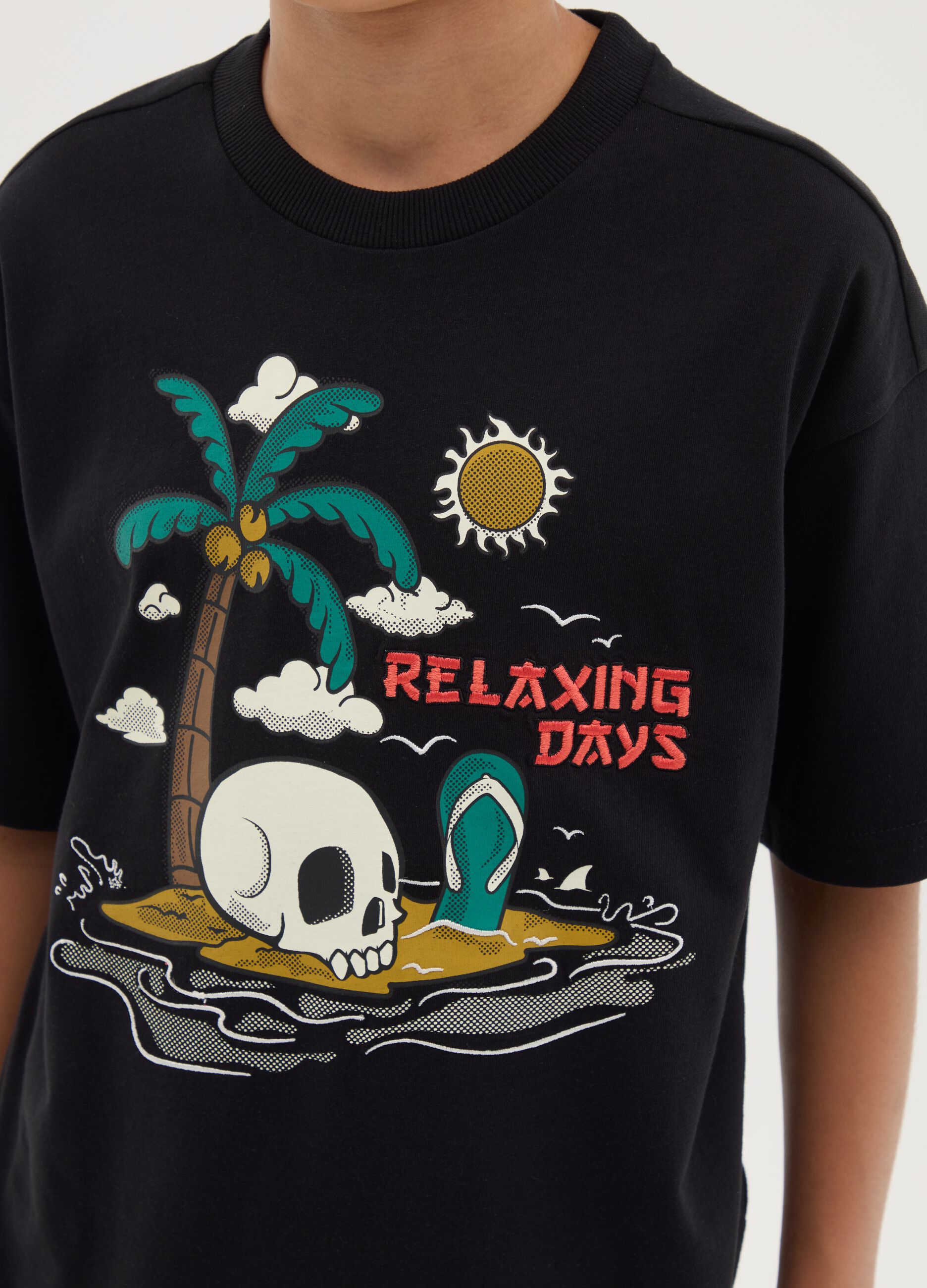 Boy's pure cotton black regular fit T-shirt with print