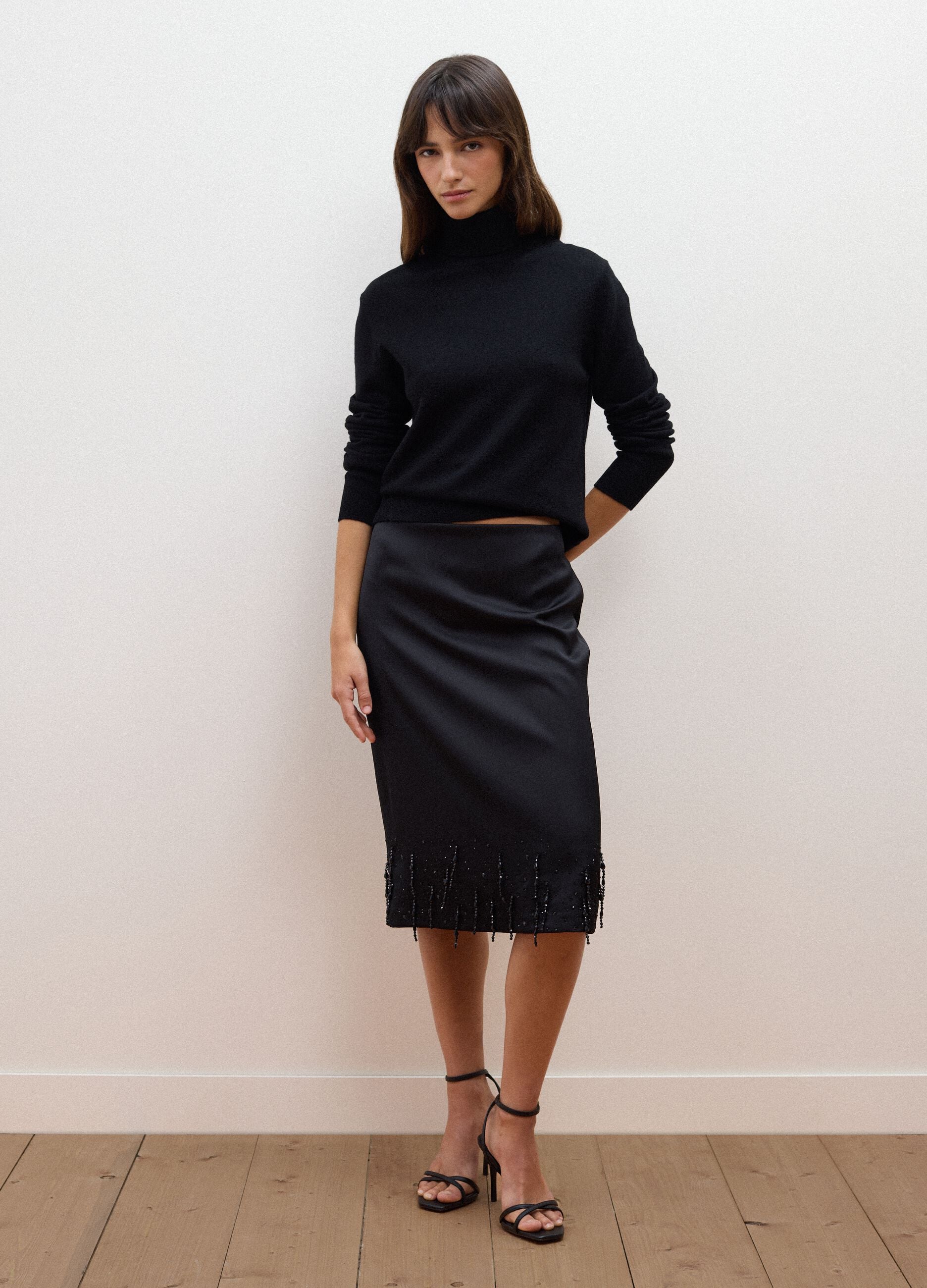 Maglia nera in pura lana con dolcevita regular fit
