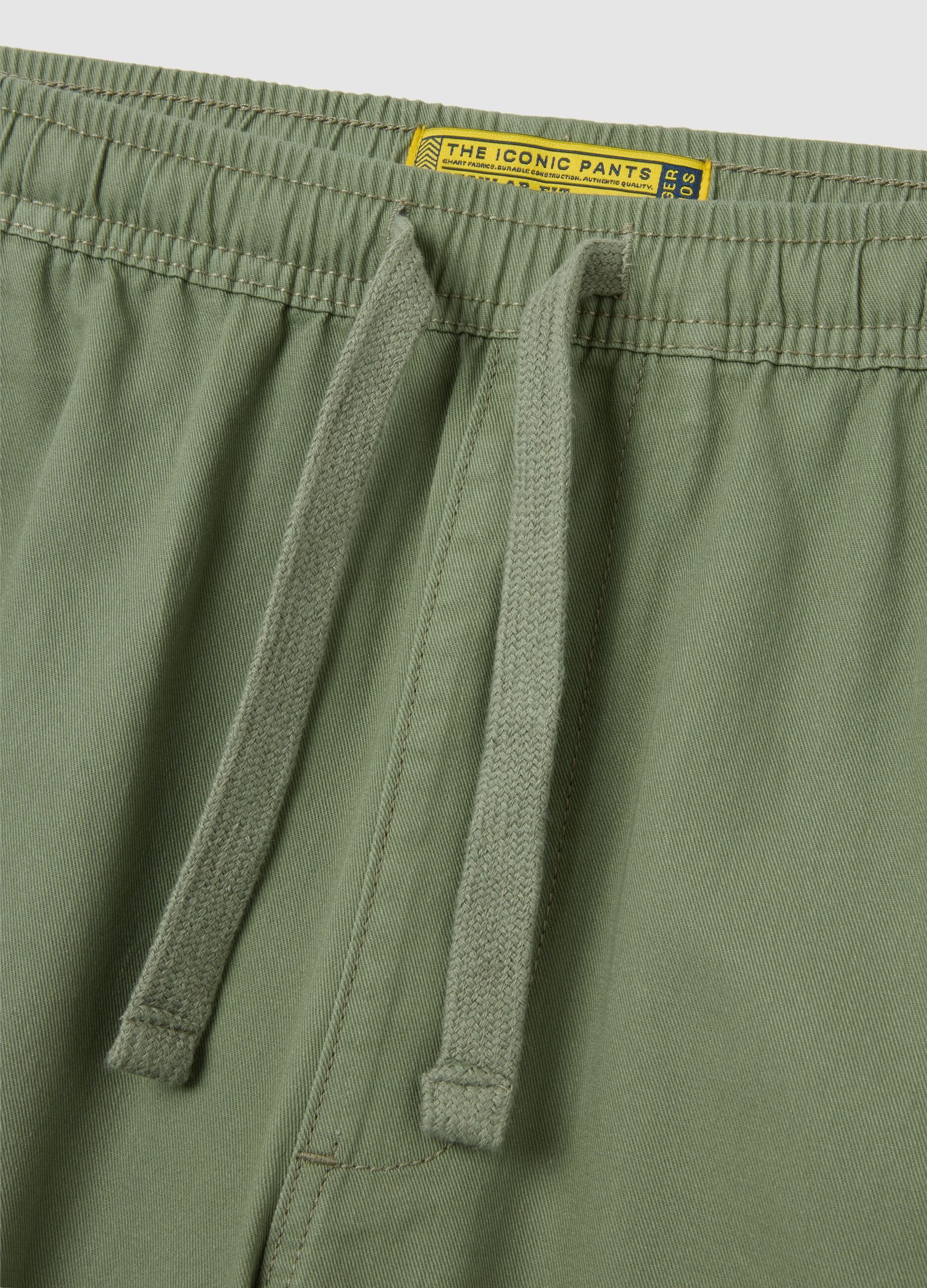 Pantaloncini da uomo in puro cotone verdi regular fit