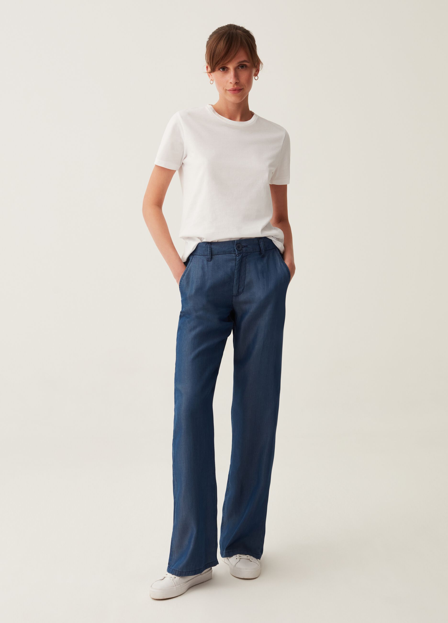 Jeans straight fit in tessuto fluido