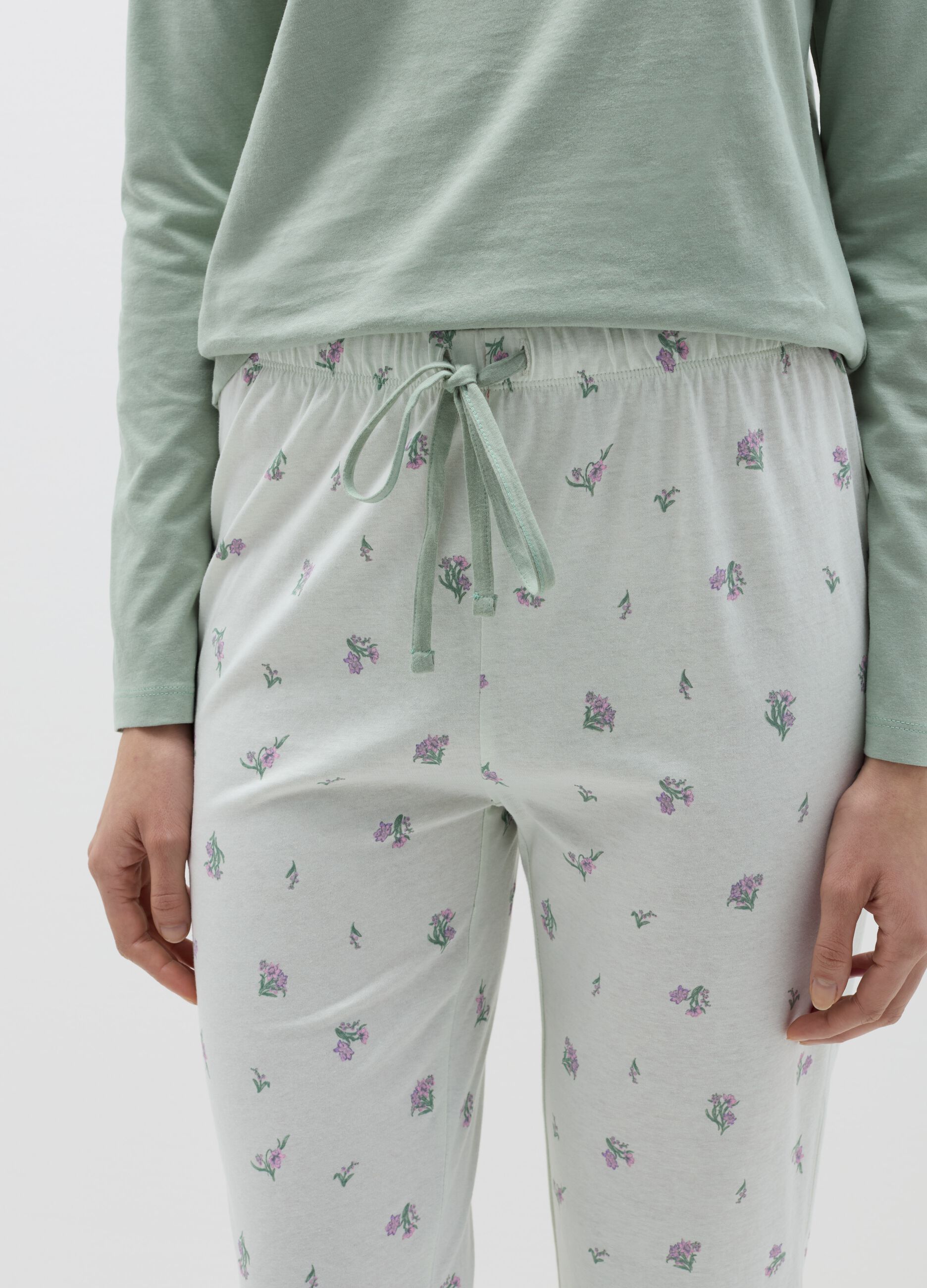 Long pyjamas with small flowers print