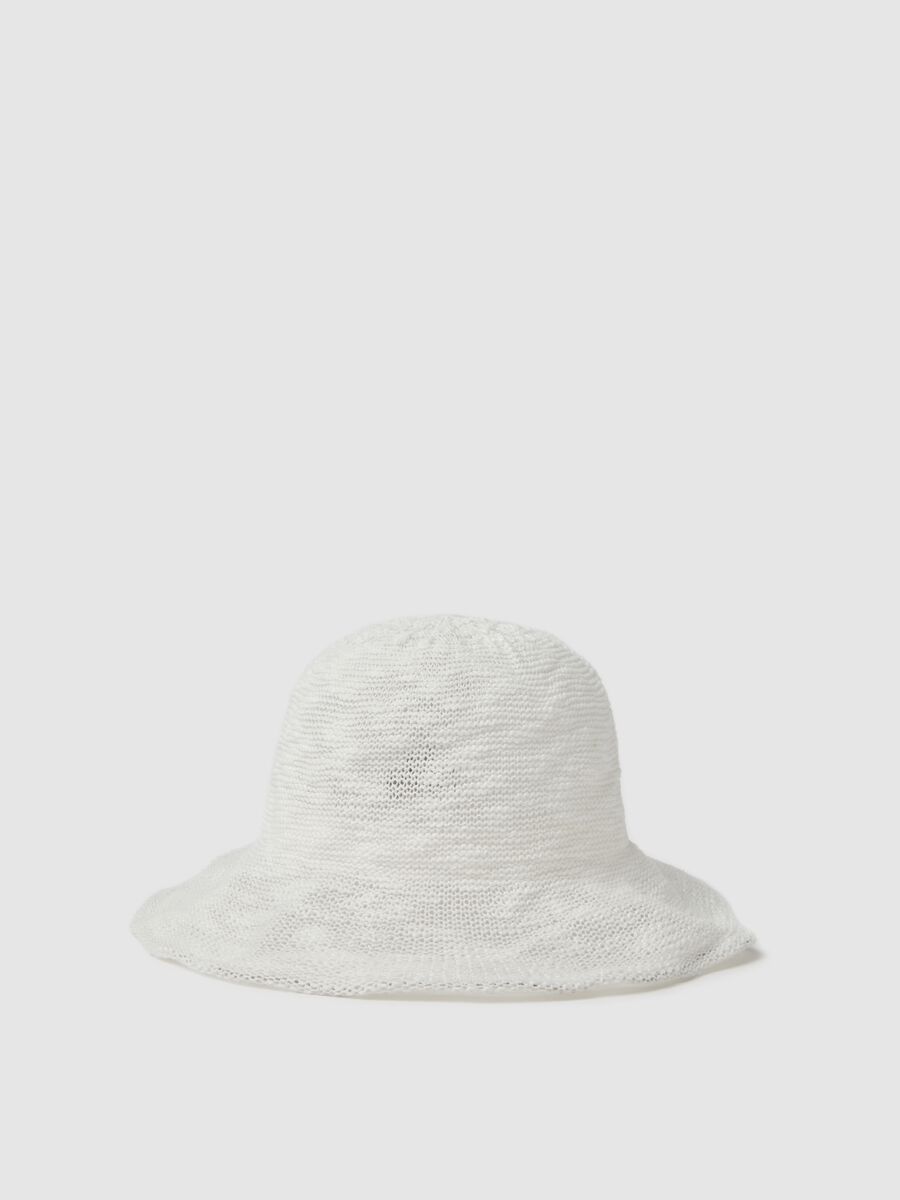 White cloche hat with knitted design_0