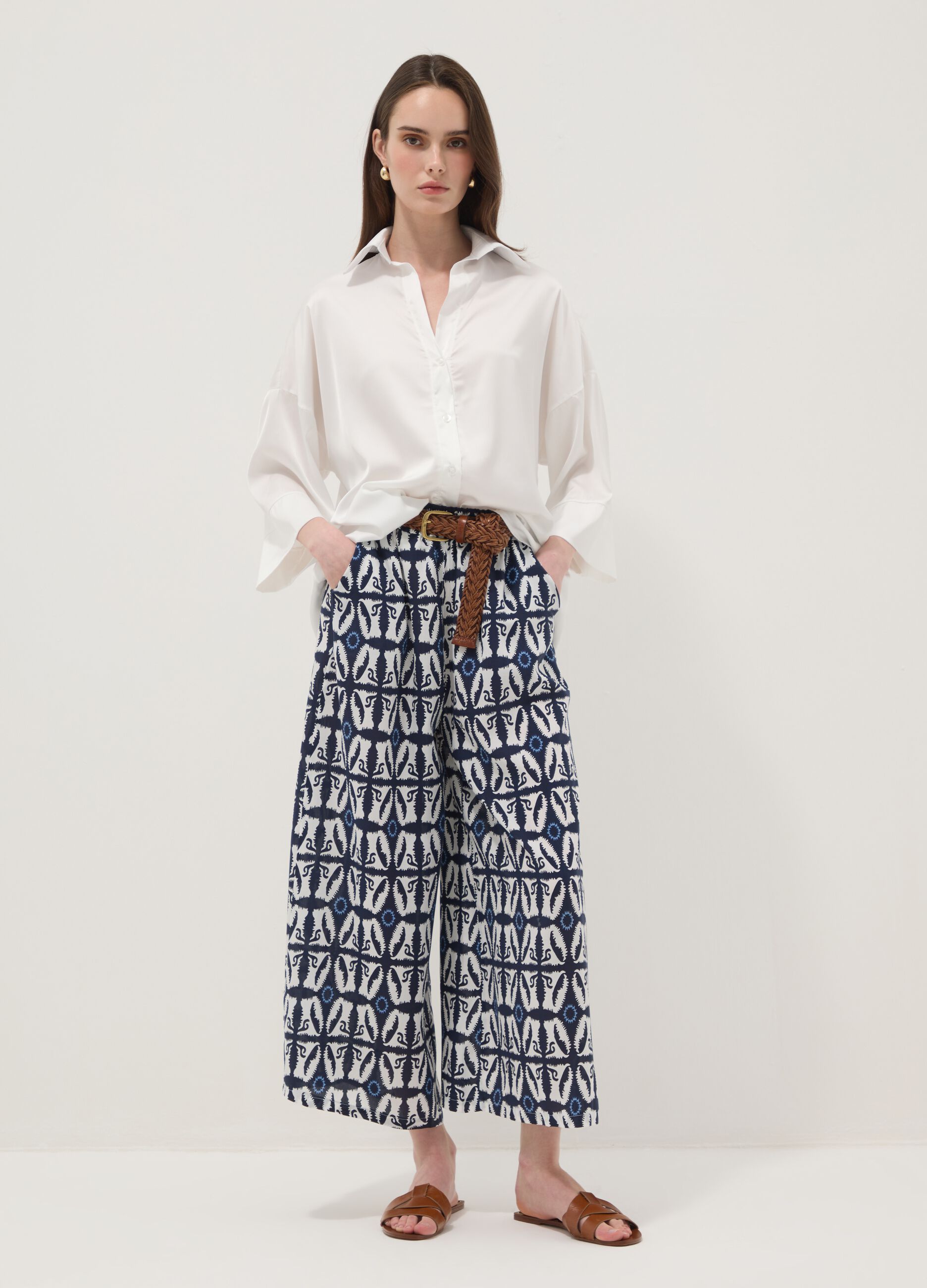 Pantaloni bianchi in pura viscosa con fantasia regular fit