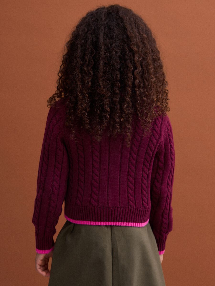 Maglia rossa in puro cotone a trecce con scollo a V per bambina_2