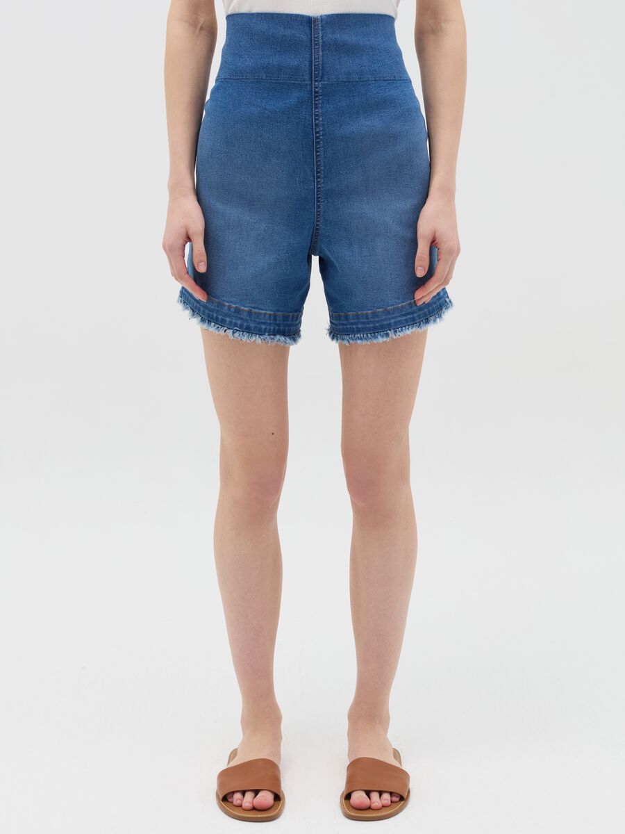 Fringed maternity shorts in denim_2