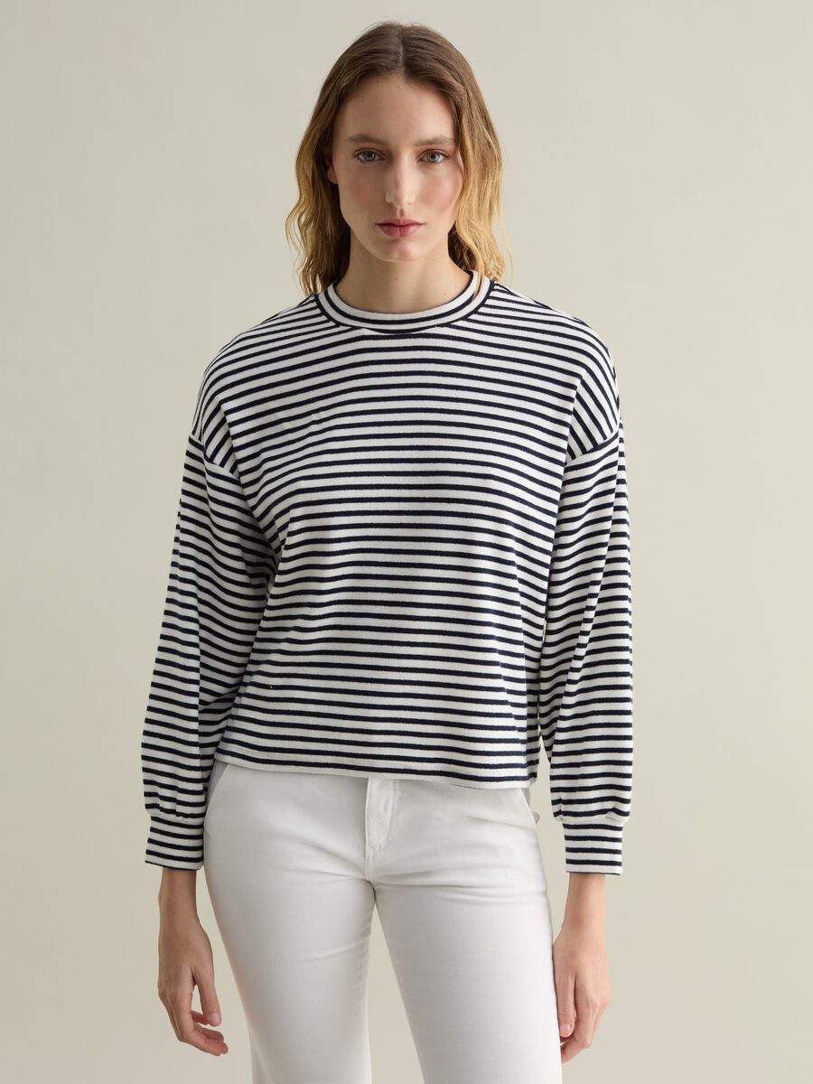Sweatshirt with thin stripes_0