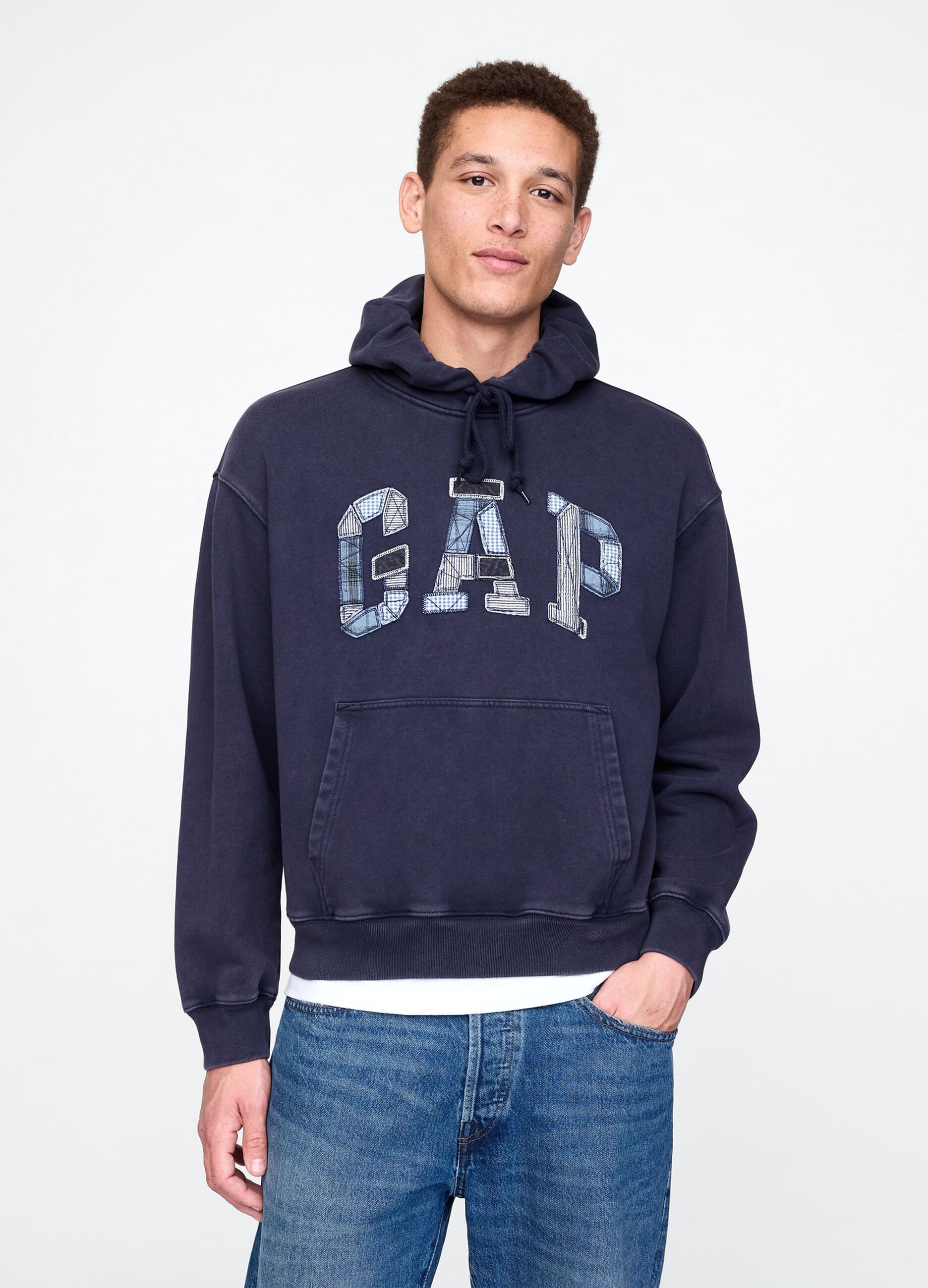 Sweatshirt with hood and logo patch