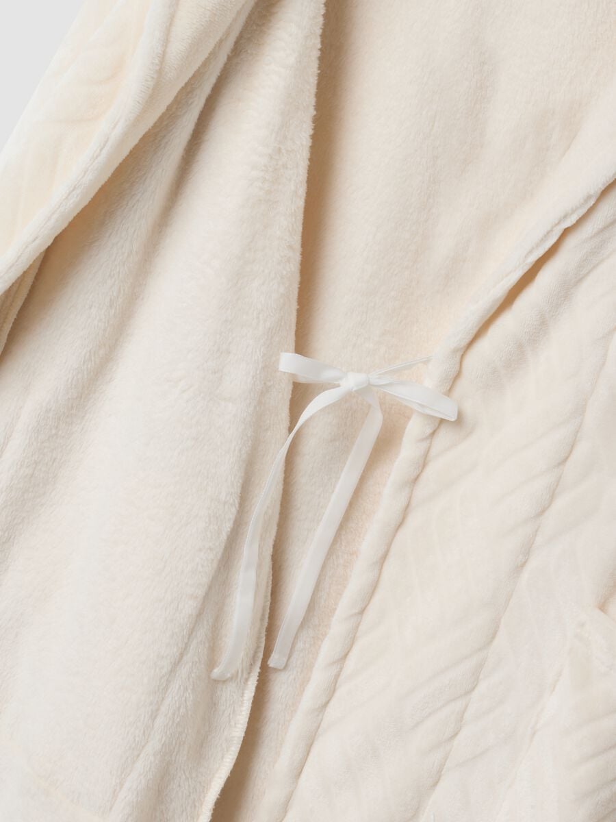 Beige quilted dressing gown with belt and shawl collar_1