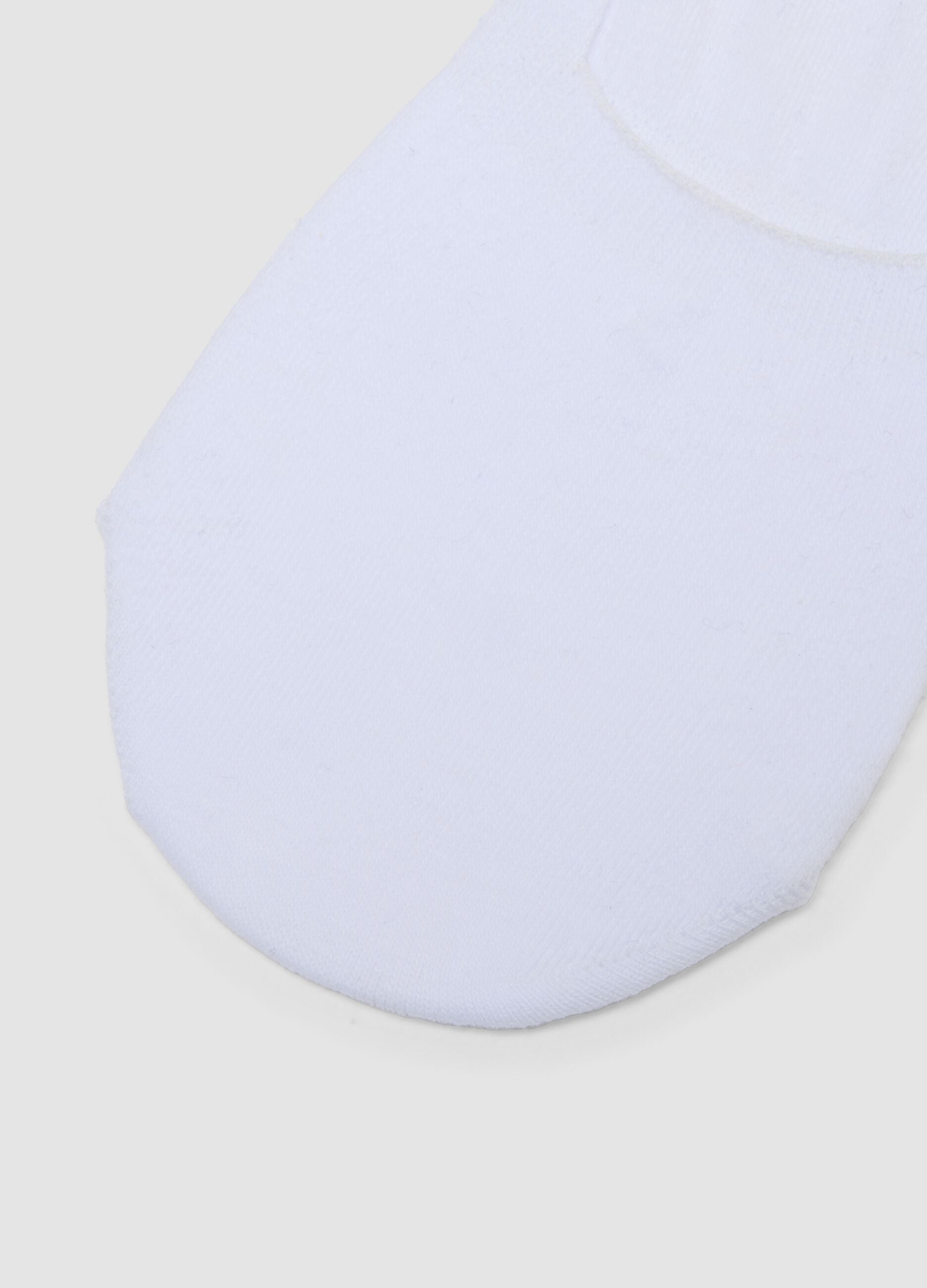 Three-pack of white invisible organic cotton socks