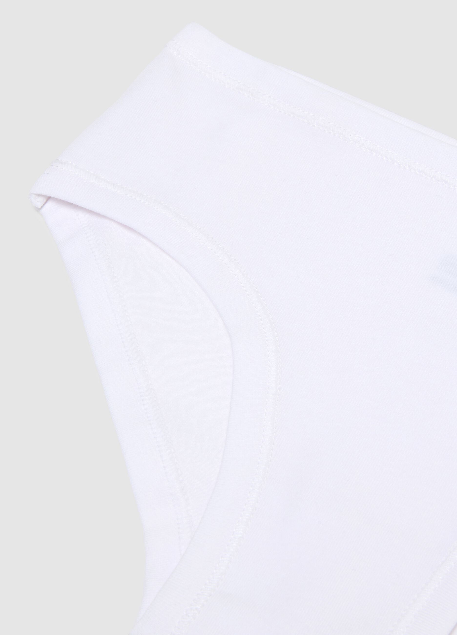 Girl's white cotton stretch regular fit briefs