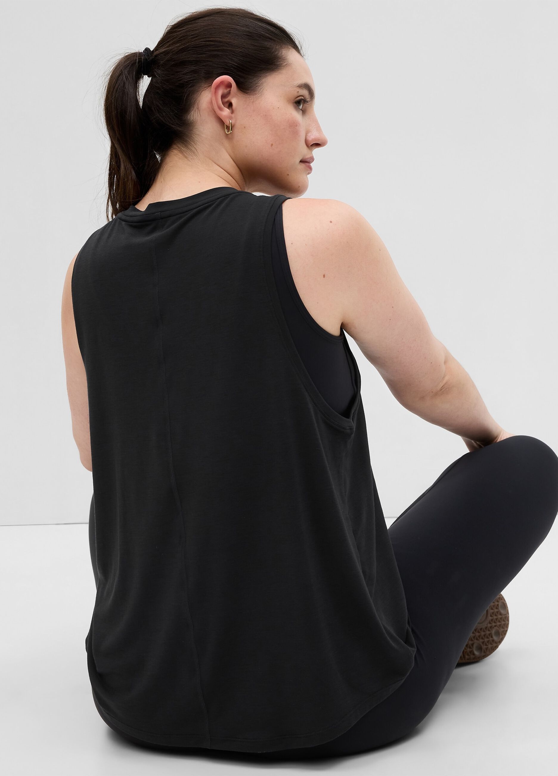Stretch tank top with round neck