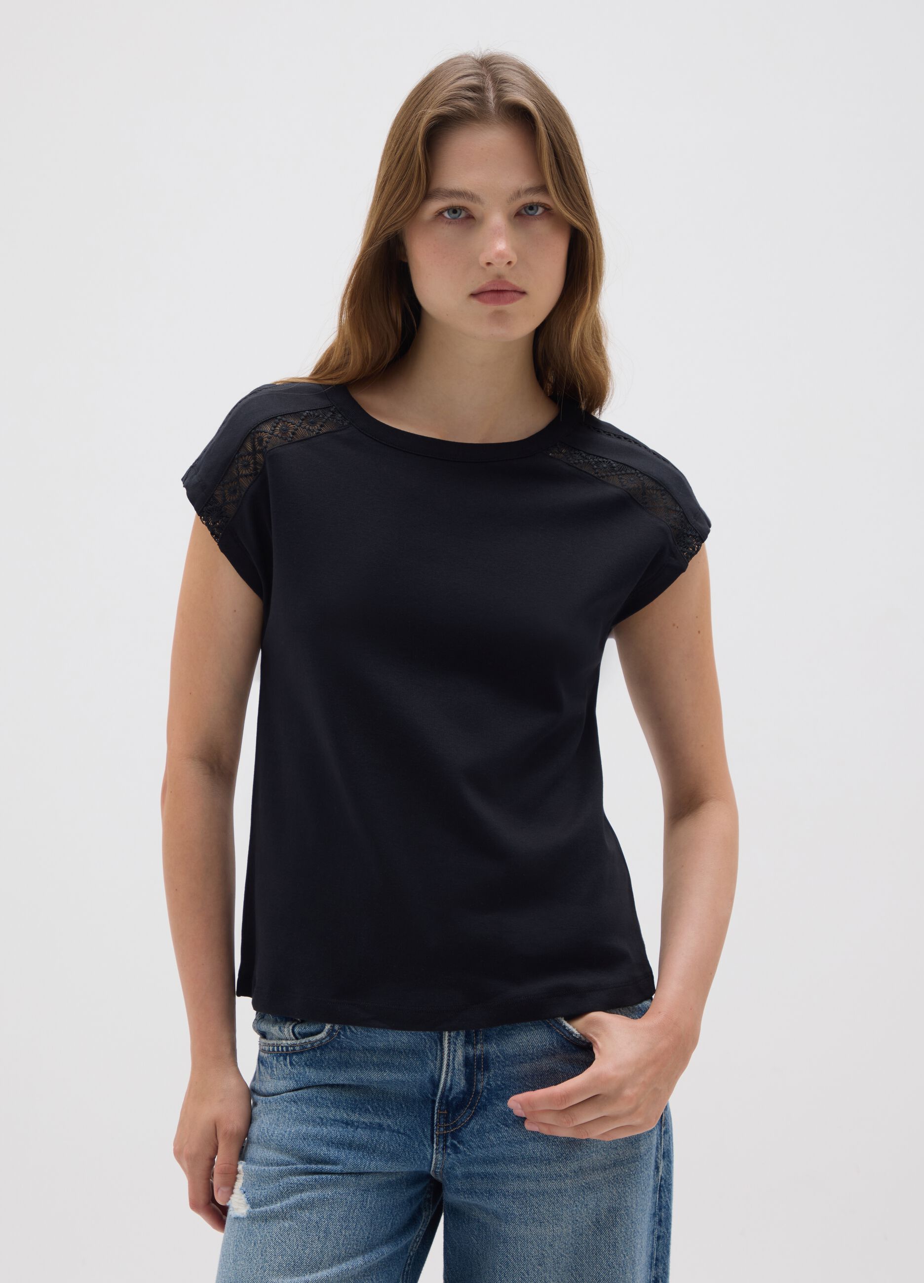 Black pure cotton women's t-shirt regular fit with lace