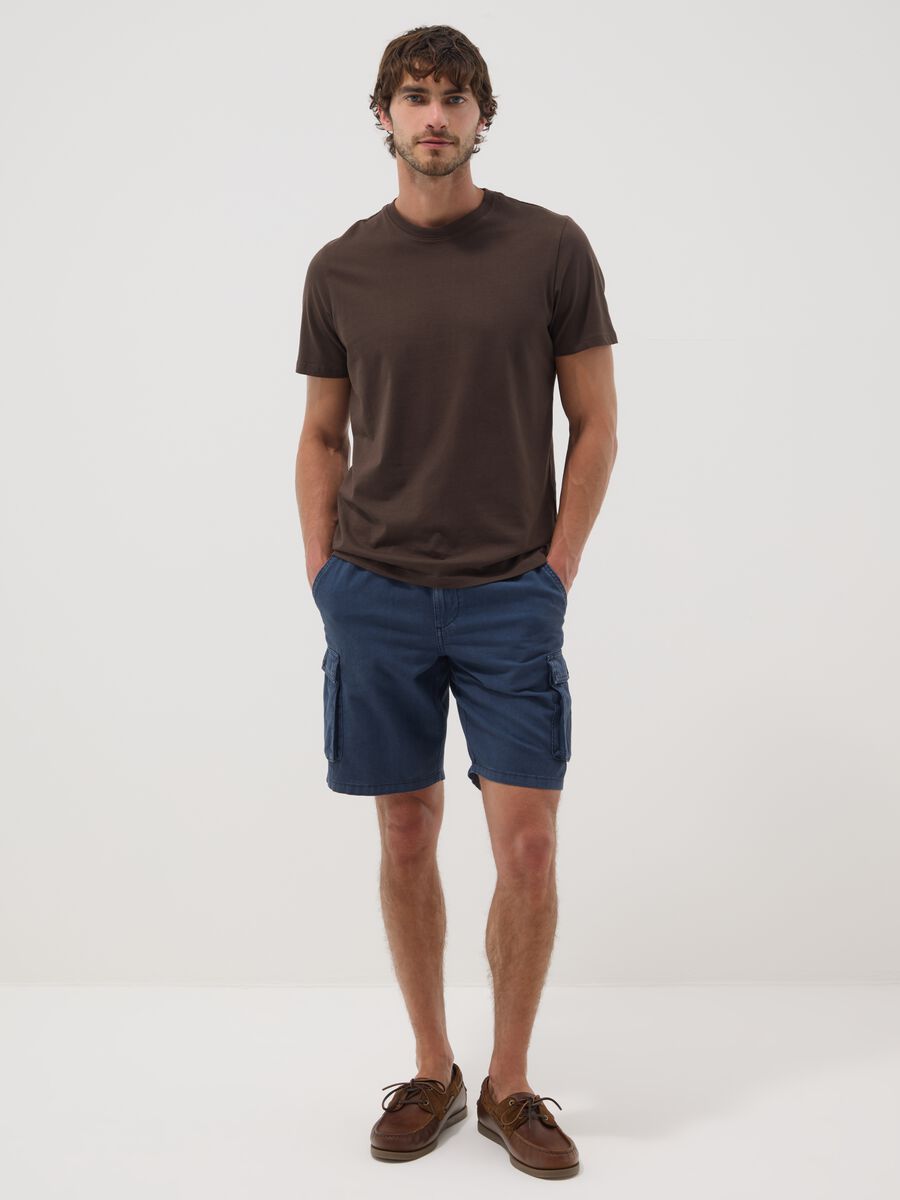 Blue linen and cotton blend cargo Bermuda shorts_0