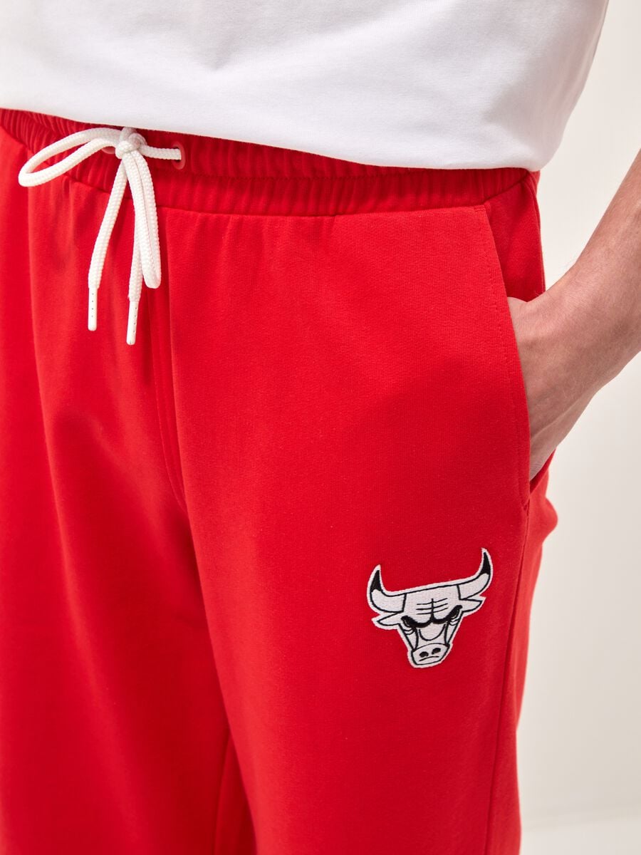 Shorts sportivi rossi in misto cotone  con logo Chicago Bulls_3