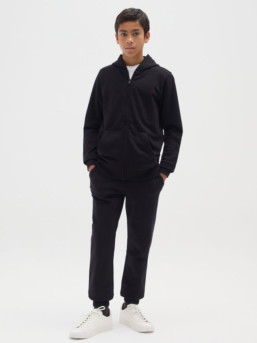 Pantaloni jogger da ragazzo in puro cotone nero regular fit_0