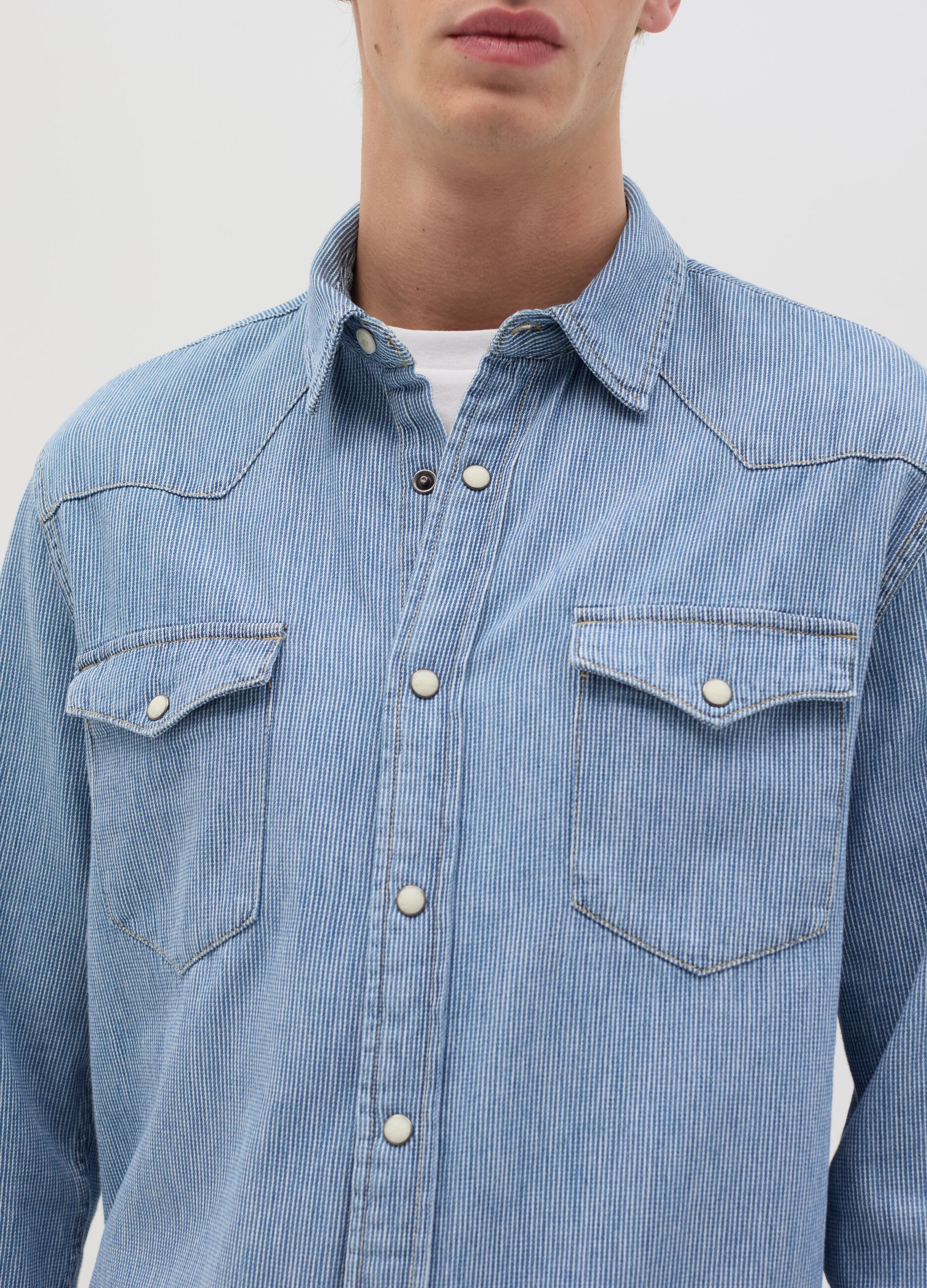 Western shirt in denim with pearl buttons