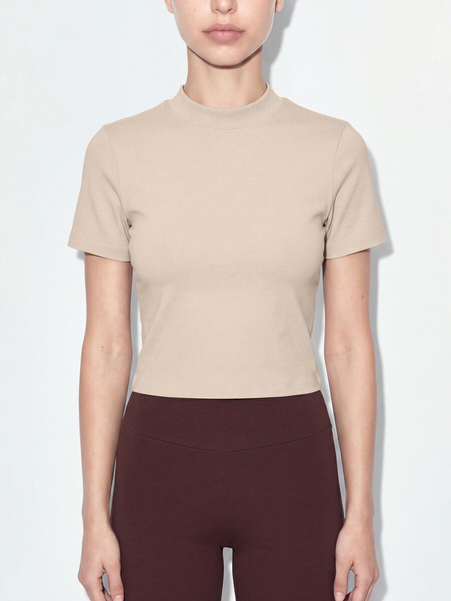T-shirt fitted beige in cotone elasticizzato con collo rialzato_3