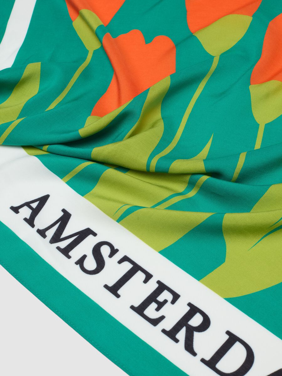 Foulard leggero in pura viscosa multicolor con motivo floreale_2