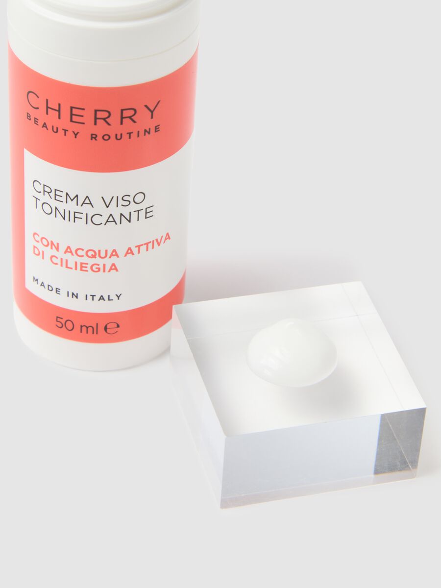 Revitalising Face Cream with Cherry Water_1