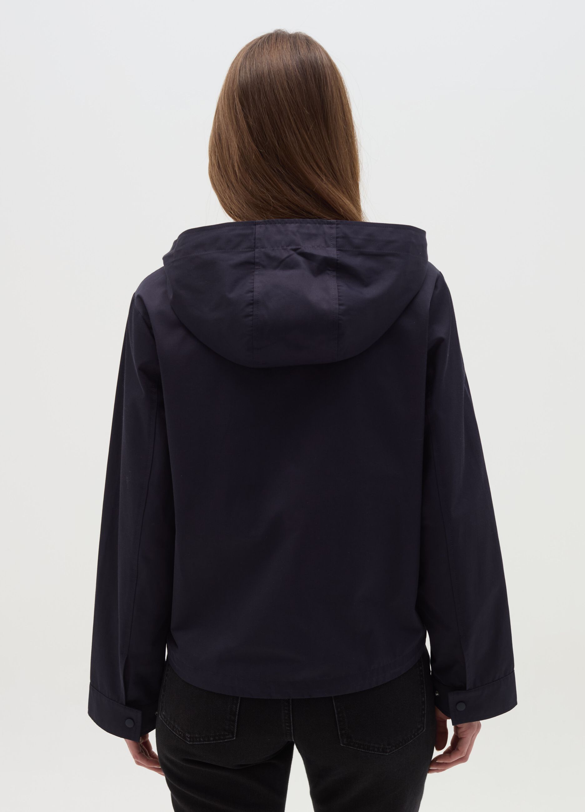 Short jacket with hood