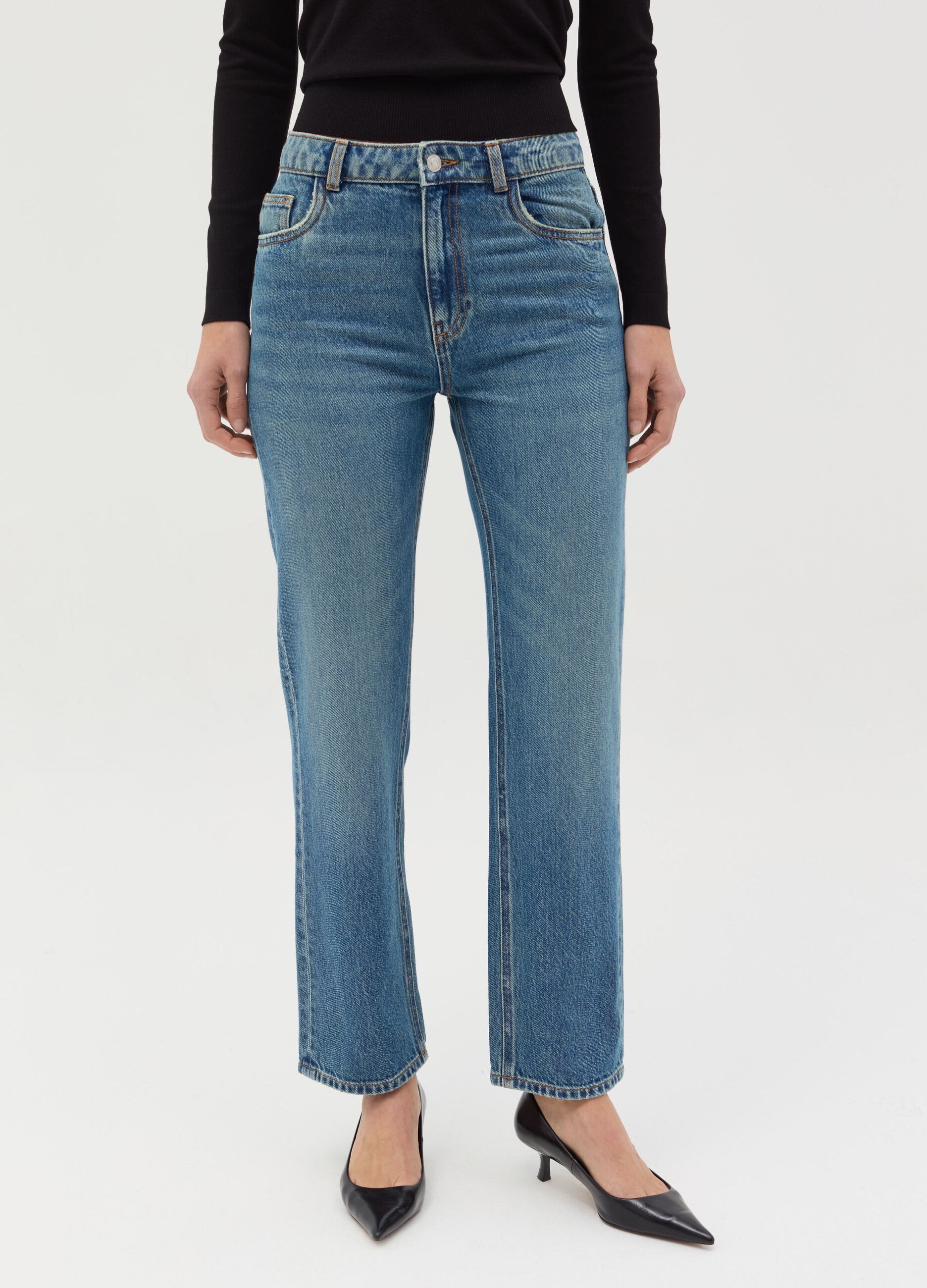 Straight-fit jeans with five pockets