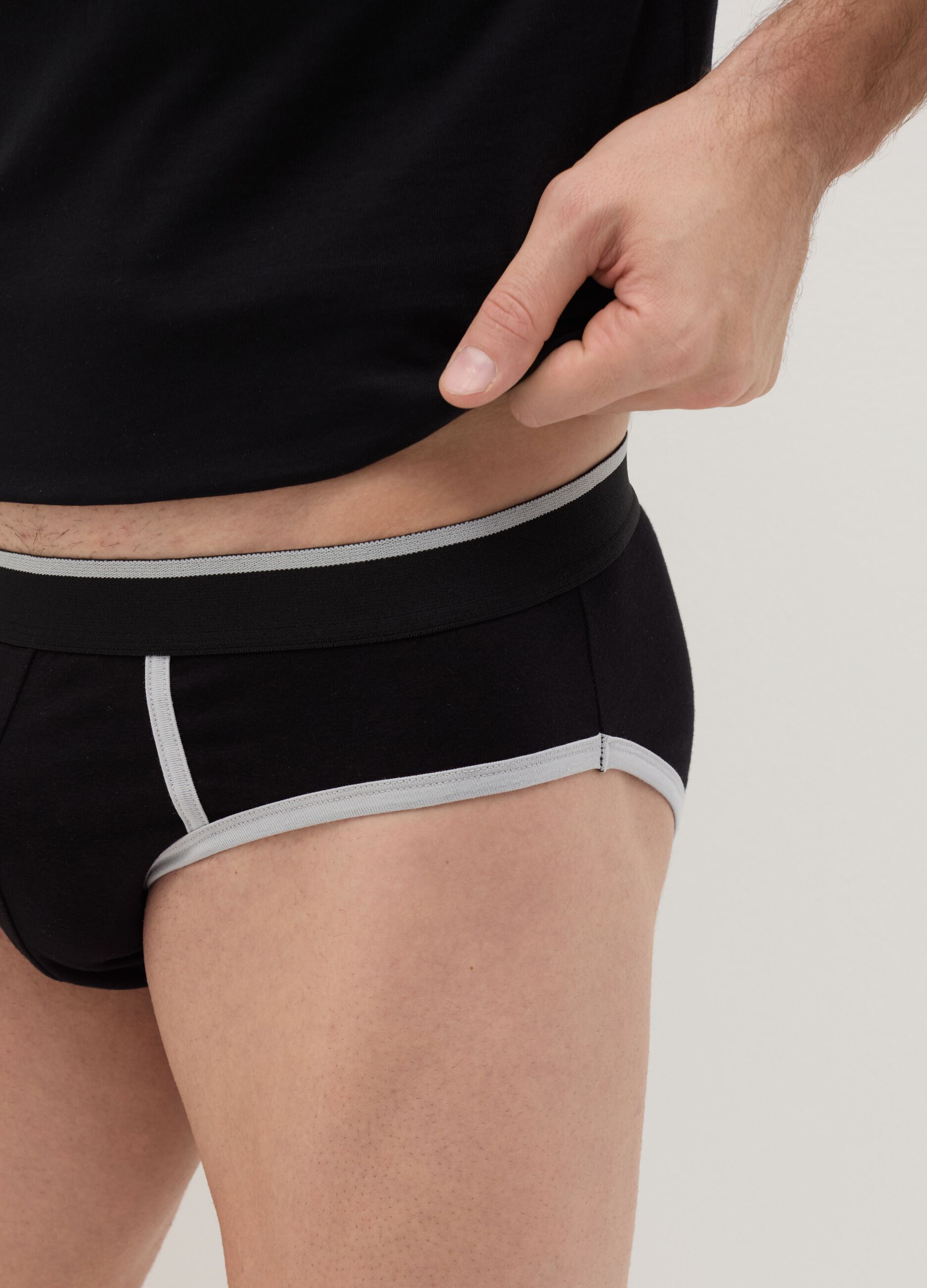Stretch briefs with contrasting details