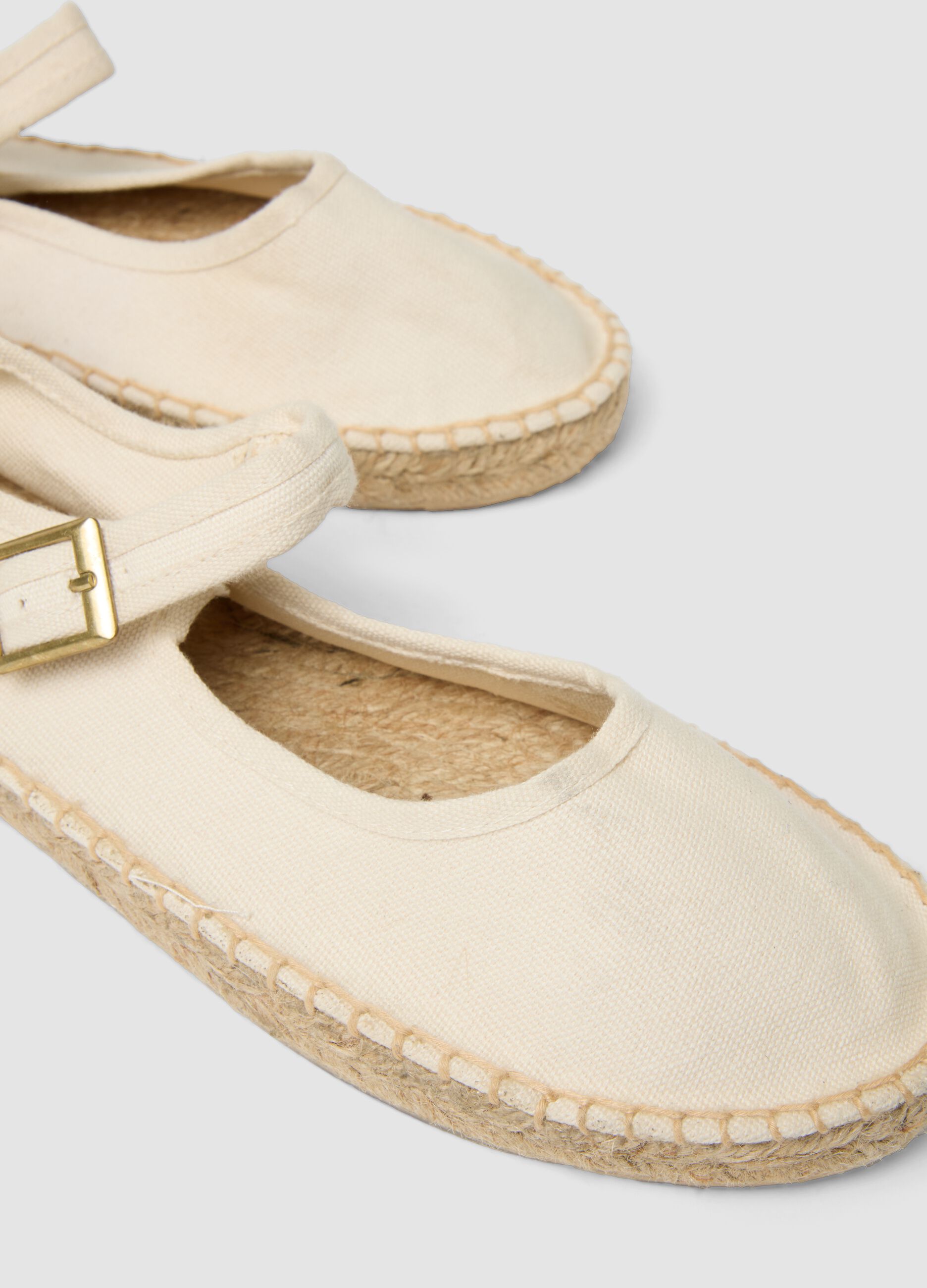 Beige espadrilles with strap and buckle