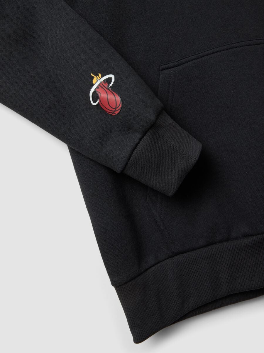Felpa nera con cappuccio in misto cotone con stampa Miami Heat_1