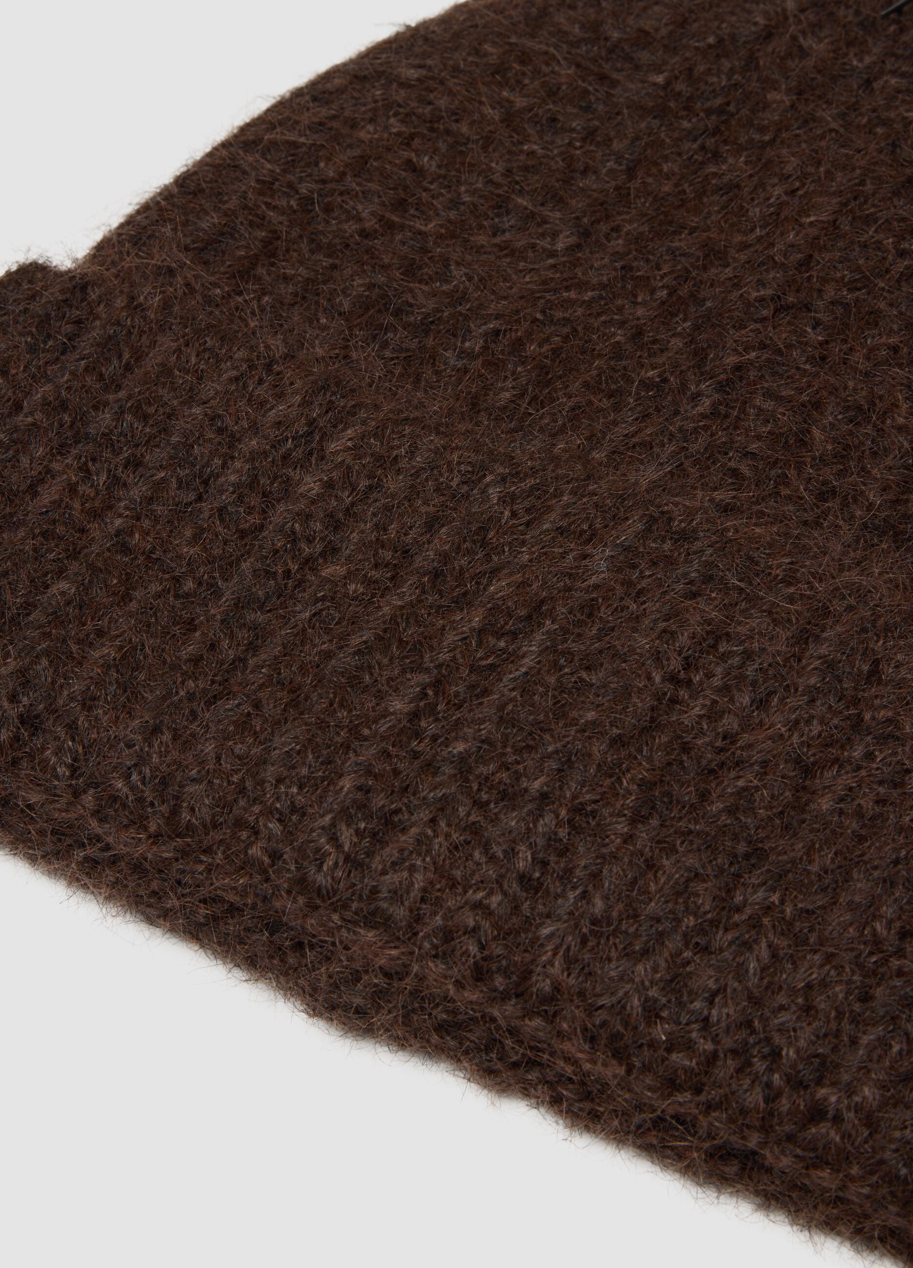 Cappello marrone in lana elasticizzata a coste