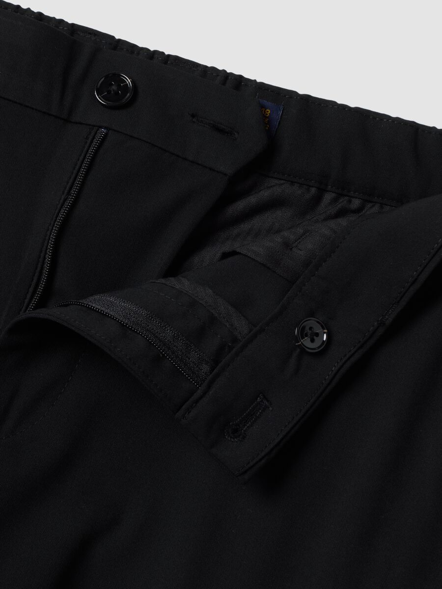 Pantaloni chino neri in twill di viscosa elasticizzata slim fit_1