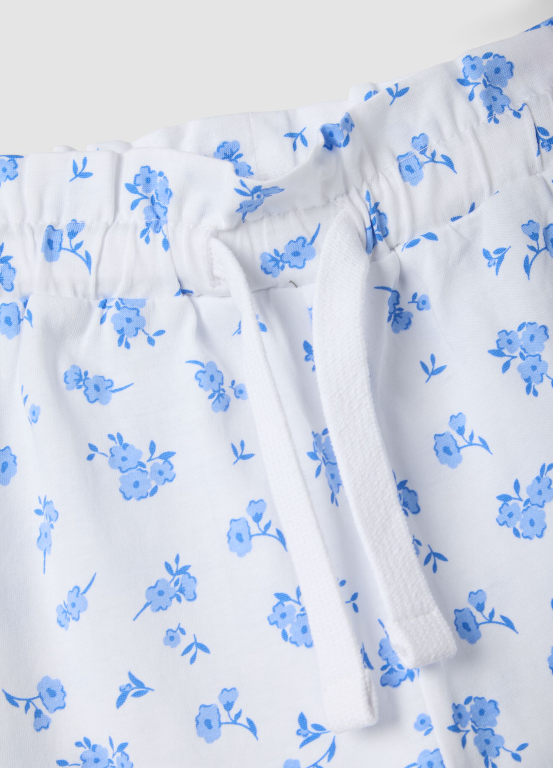Girls&rsquo; pure cotton white shorts with floral print