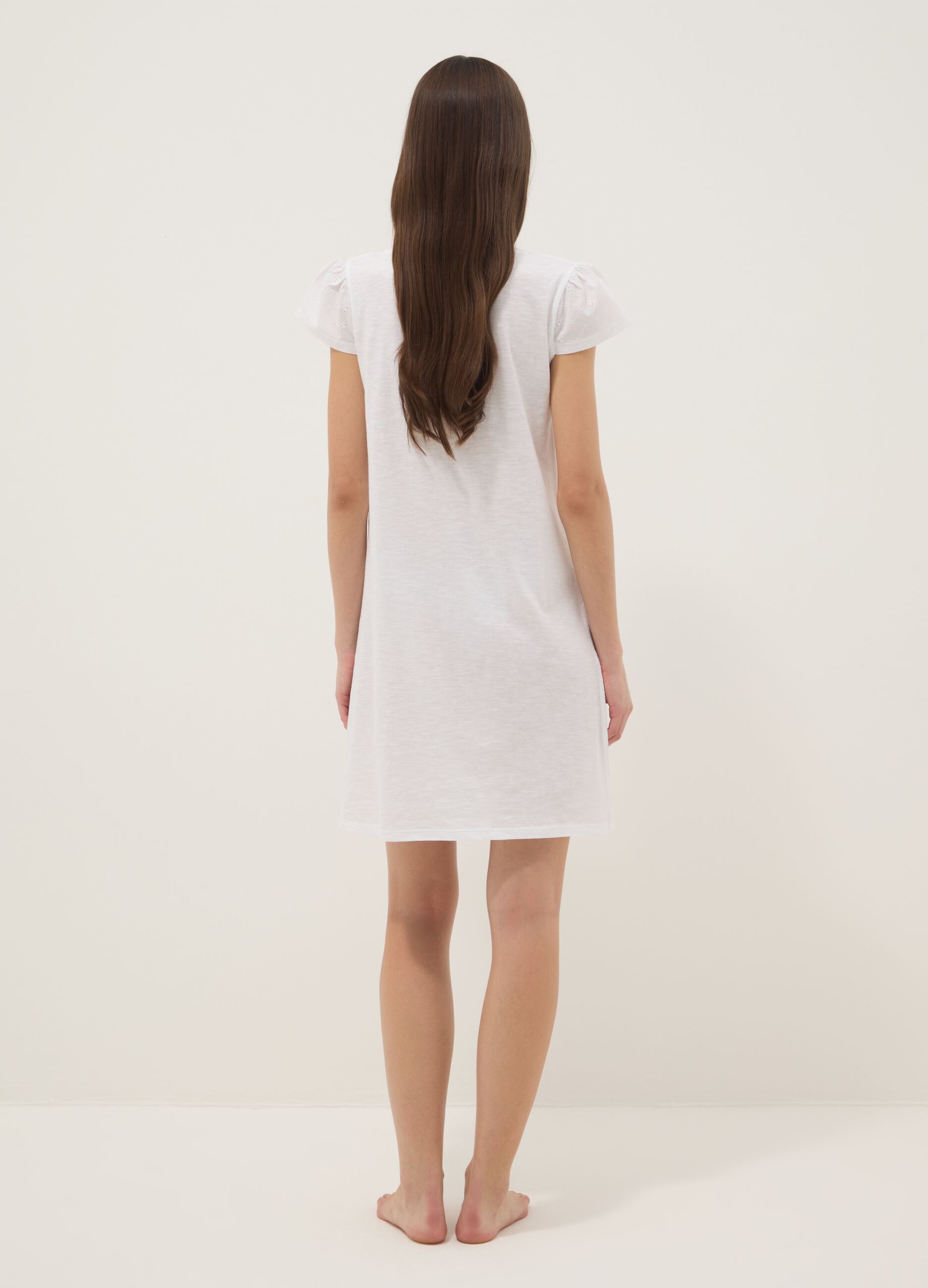 White organic cotton nightshirt with chest pocket