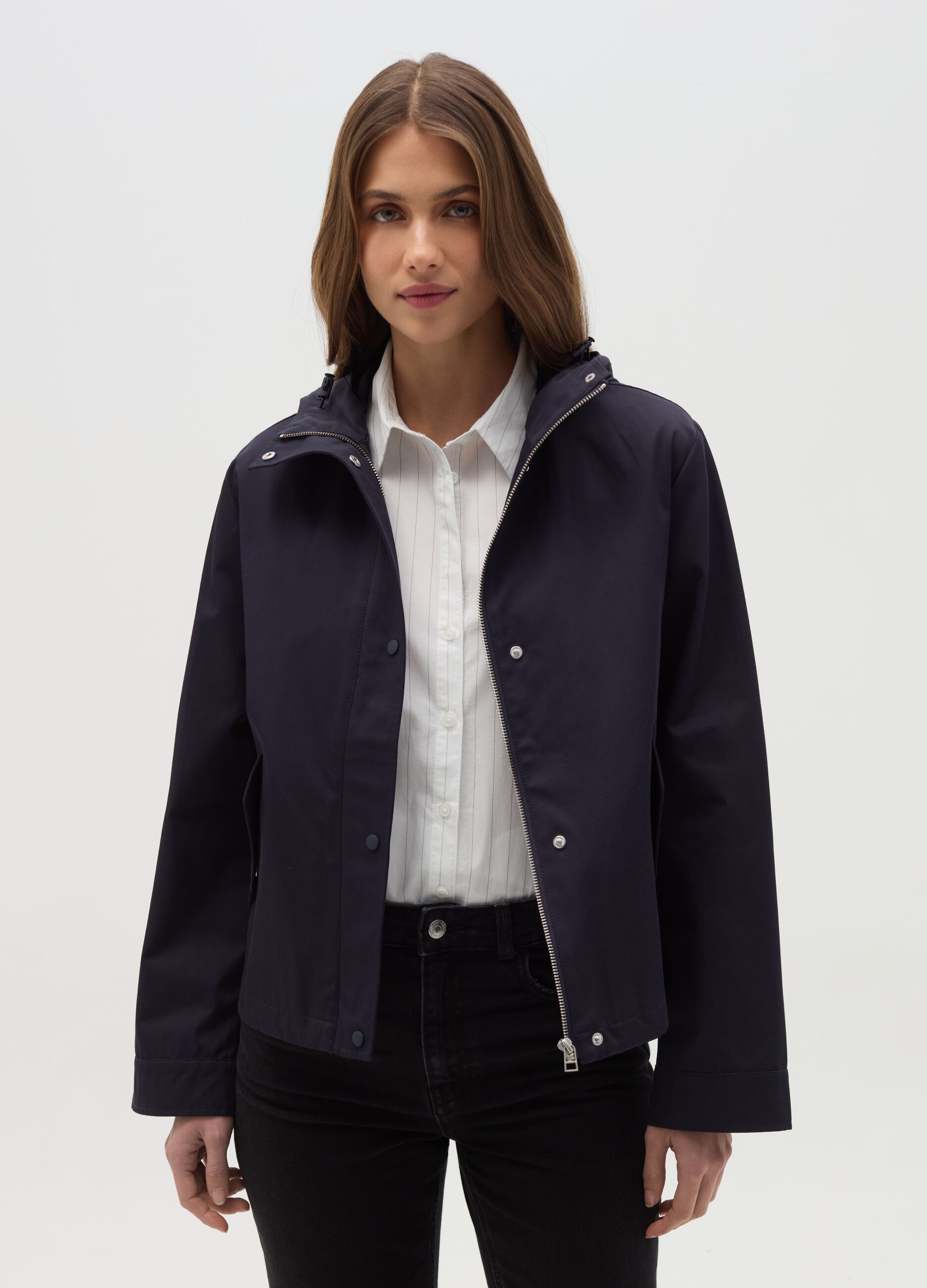 Short jacket with hood