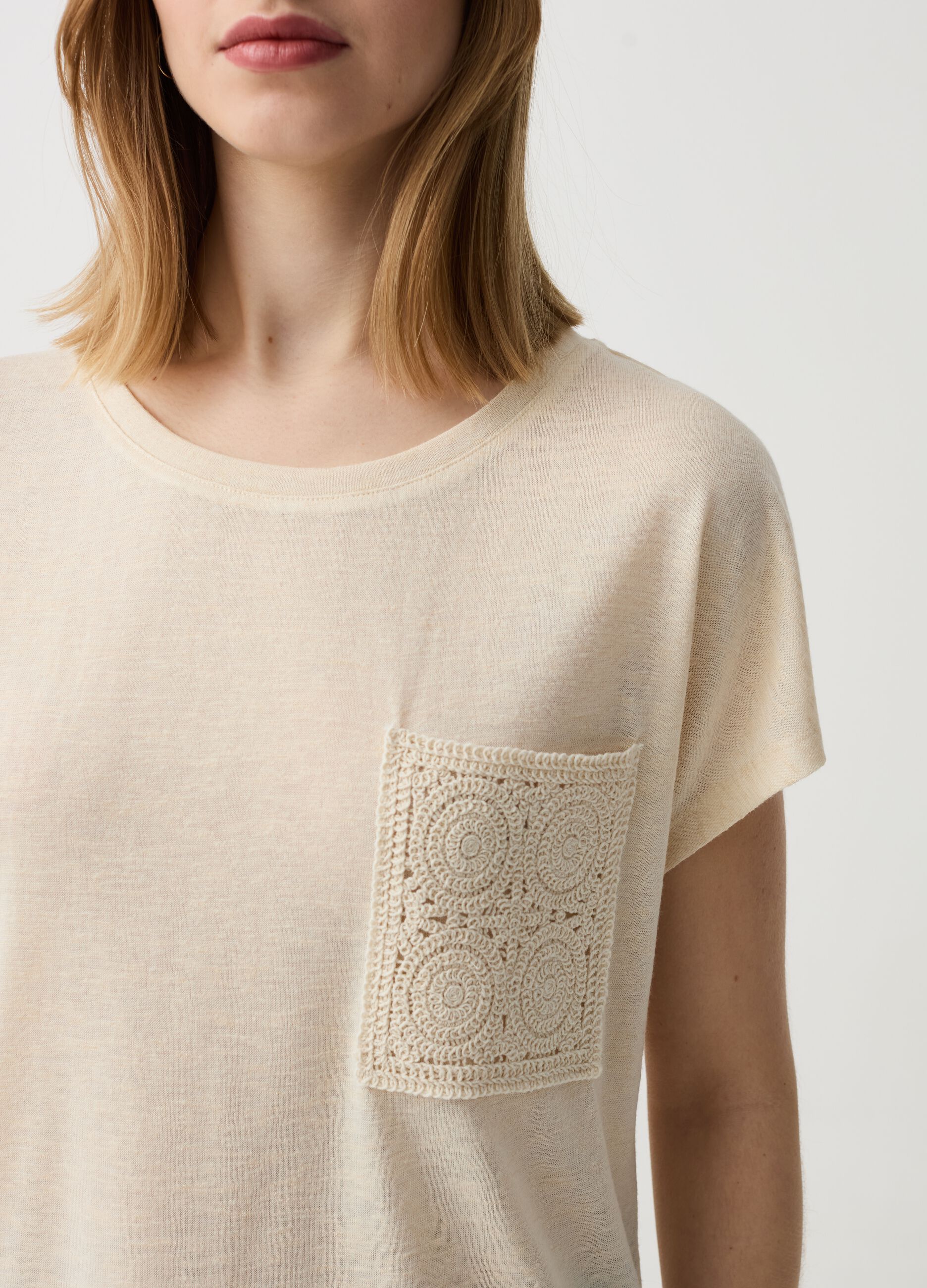 T-shirt with round neck and crochet pocket