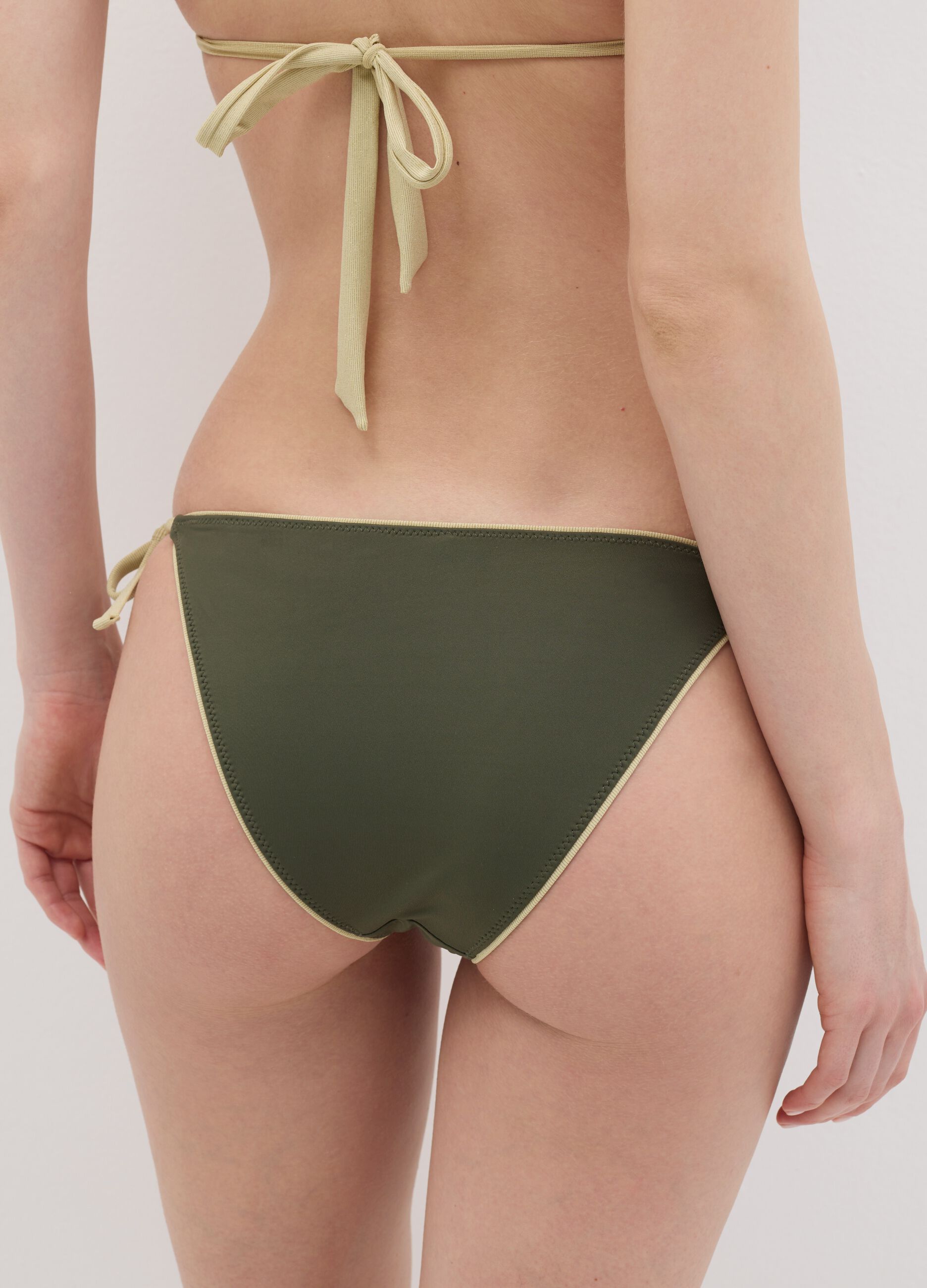 Slip bikini da donna in tessuto elasticizzato con laccetti